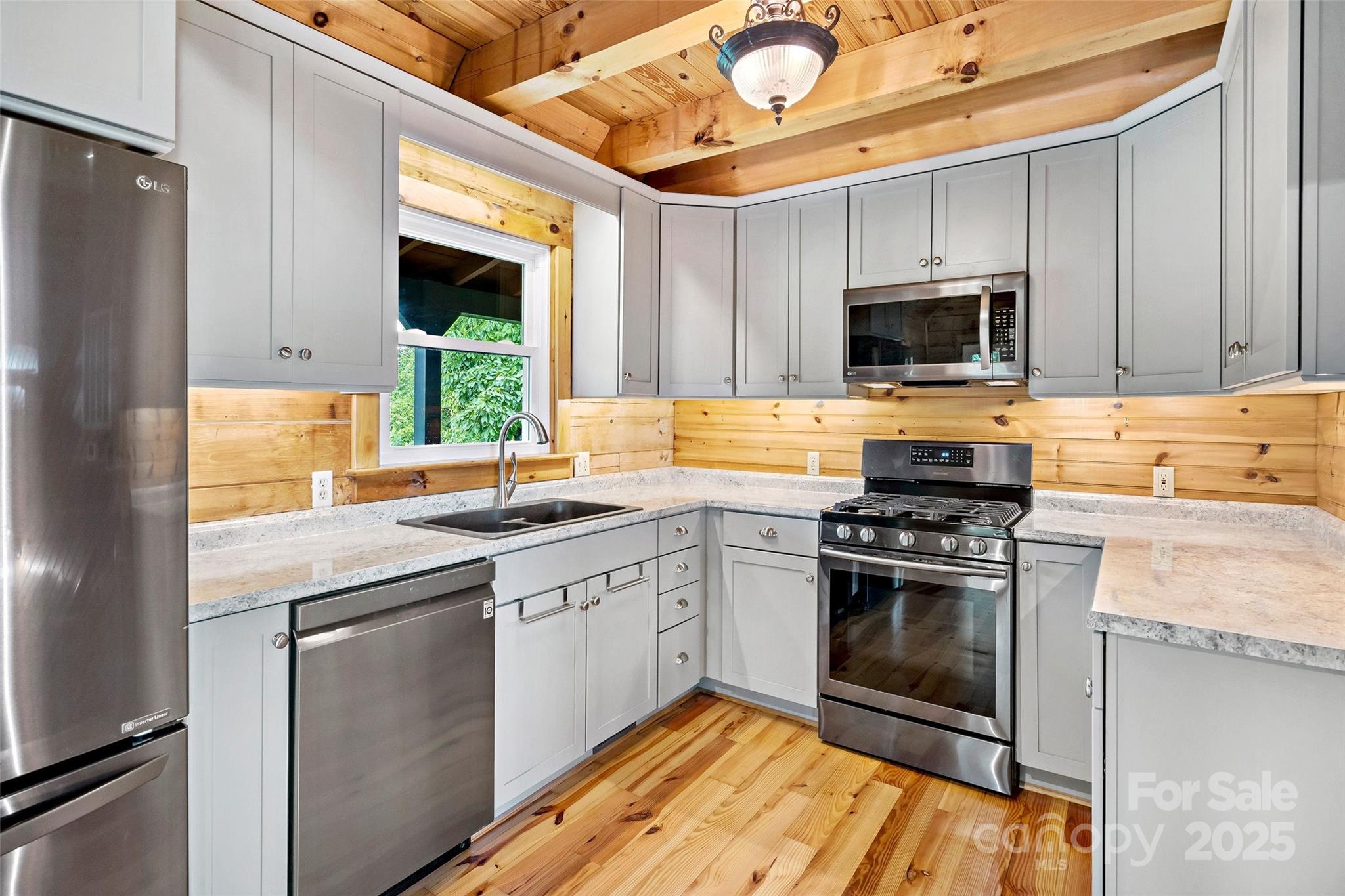 2097 Pinnacle Parkway 14 Property Photo 9