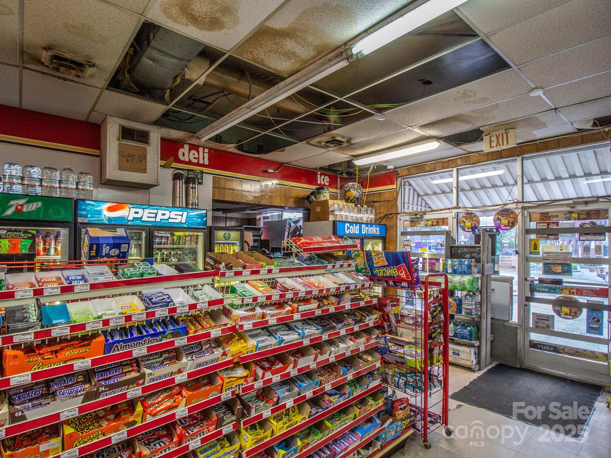 405 Haywood Road Property Photo 14