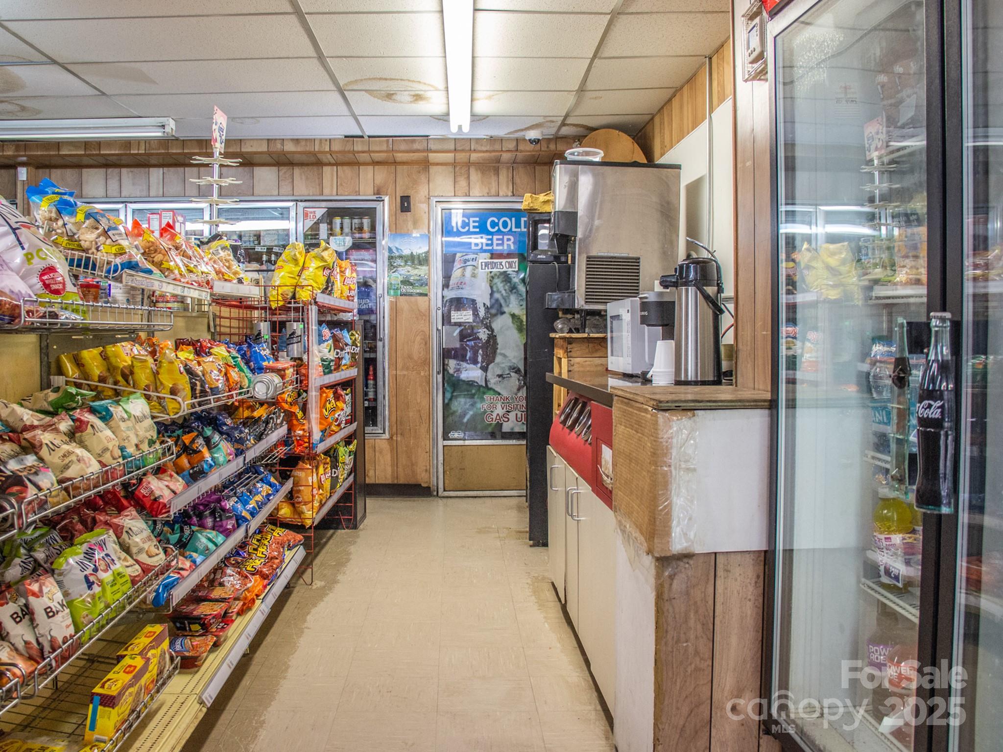 405 Haywood Road Property Photo 15