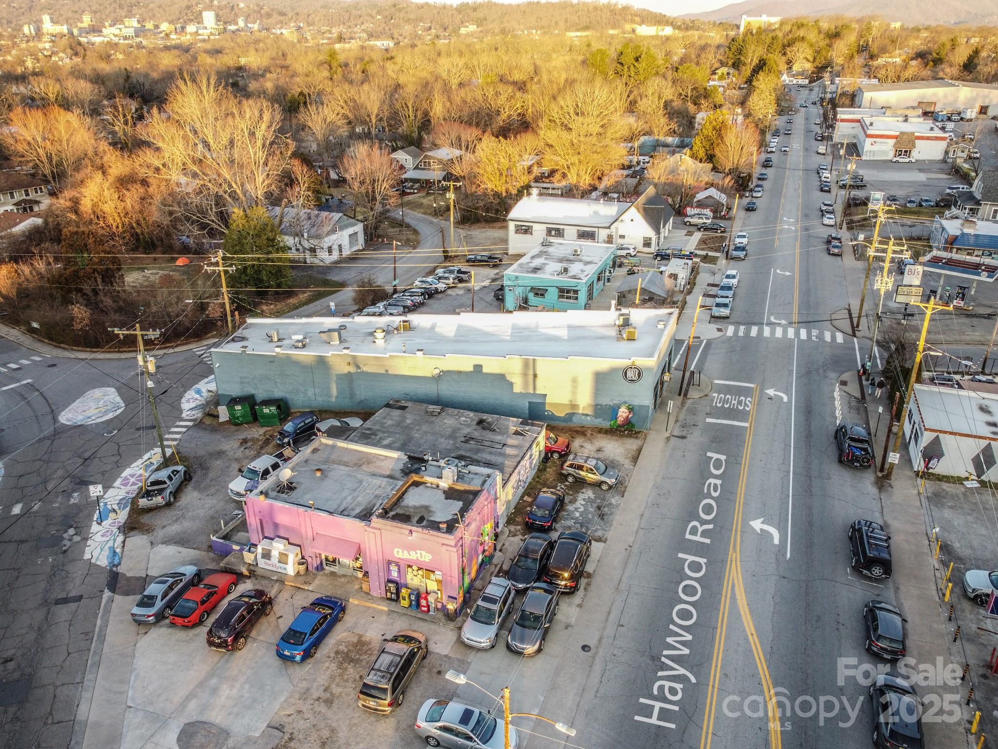 405 Haywood Road Property Photo 16