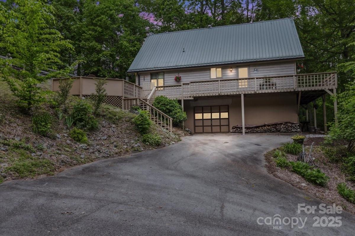 256 West Ridge Drive Property Photo 2