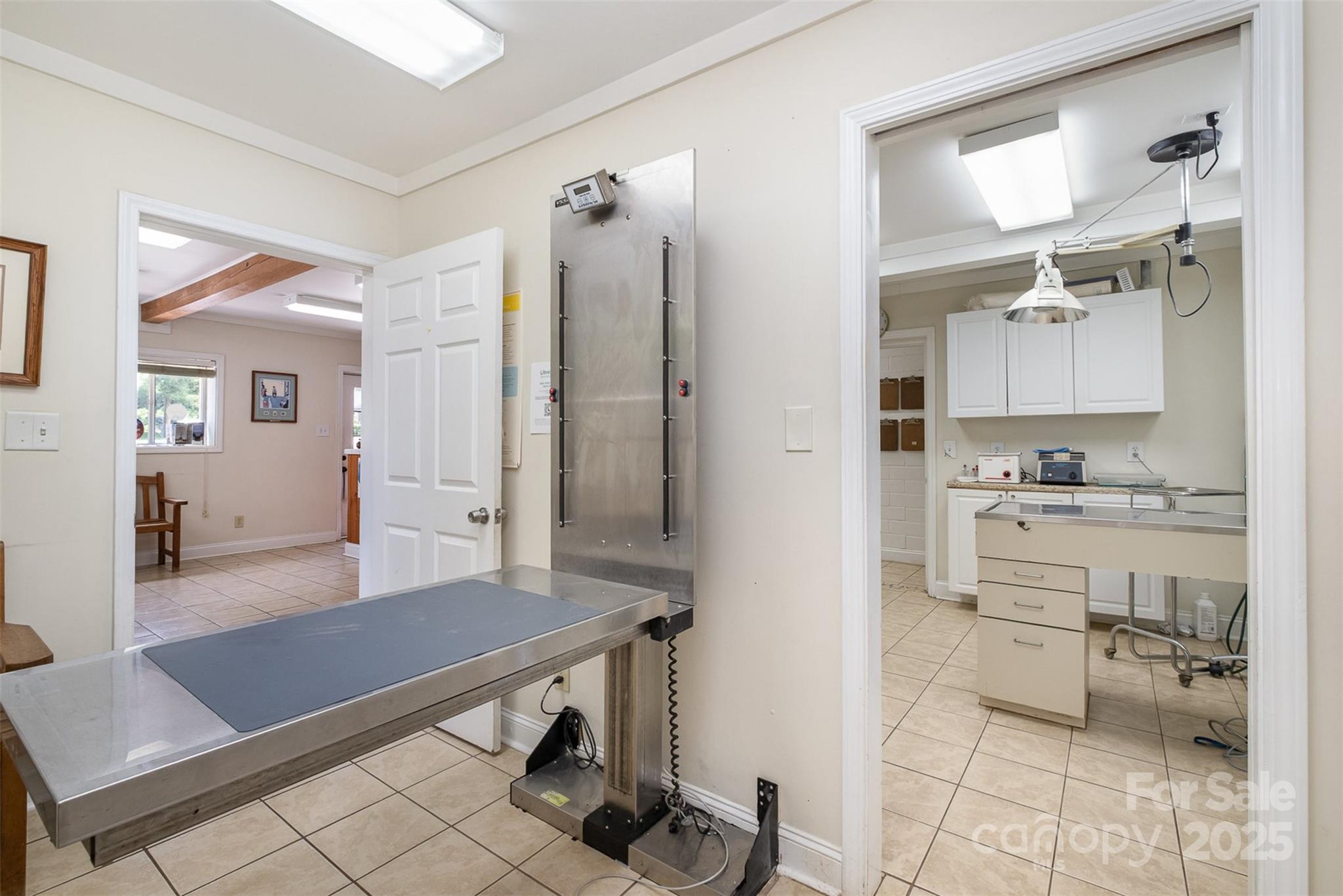1512 Davie Avenue 2/11 Property Photo 10