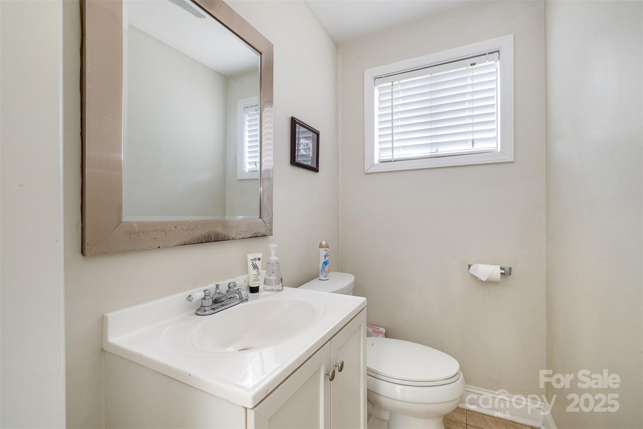 1512 Davie Avenue 2/11 Property Photo 14