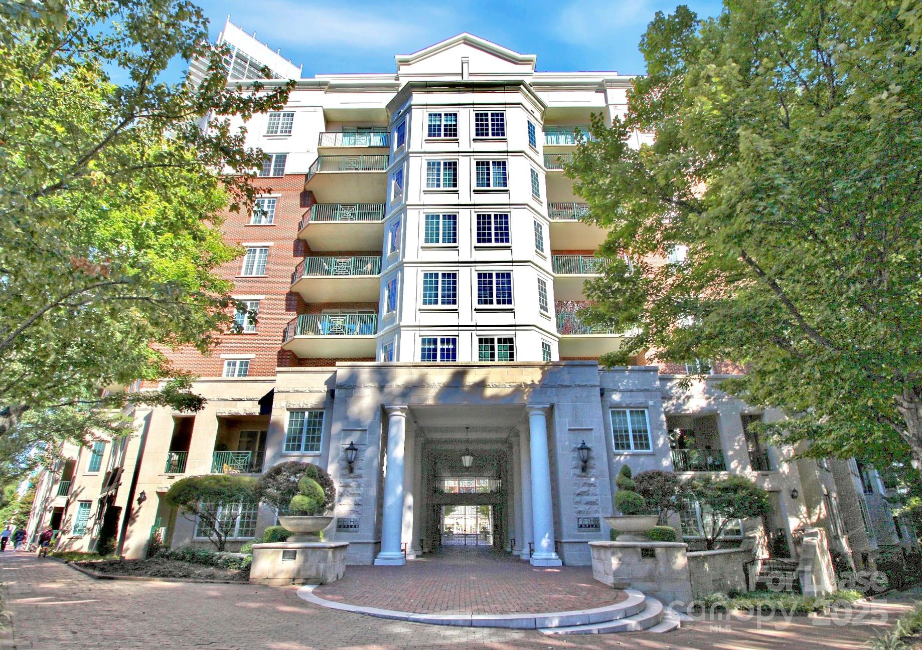 300 W 5th Street 315 Property Photo 2