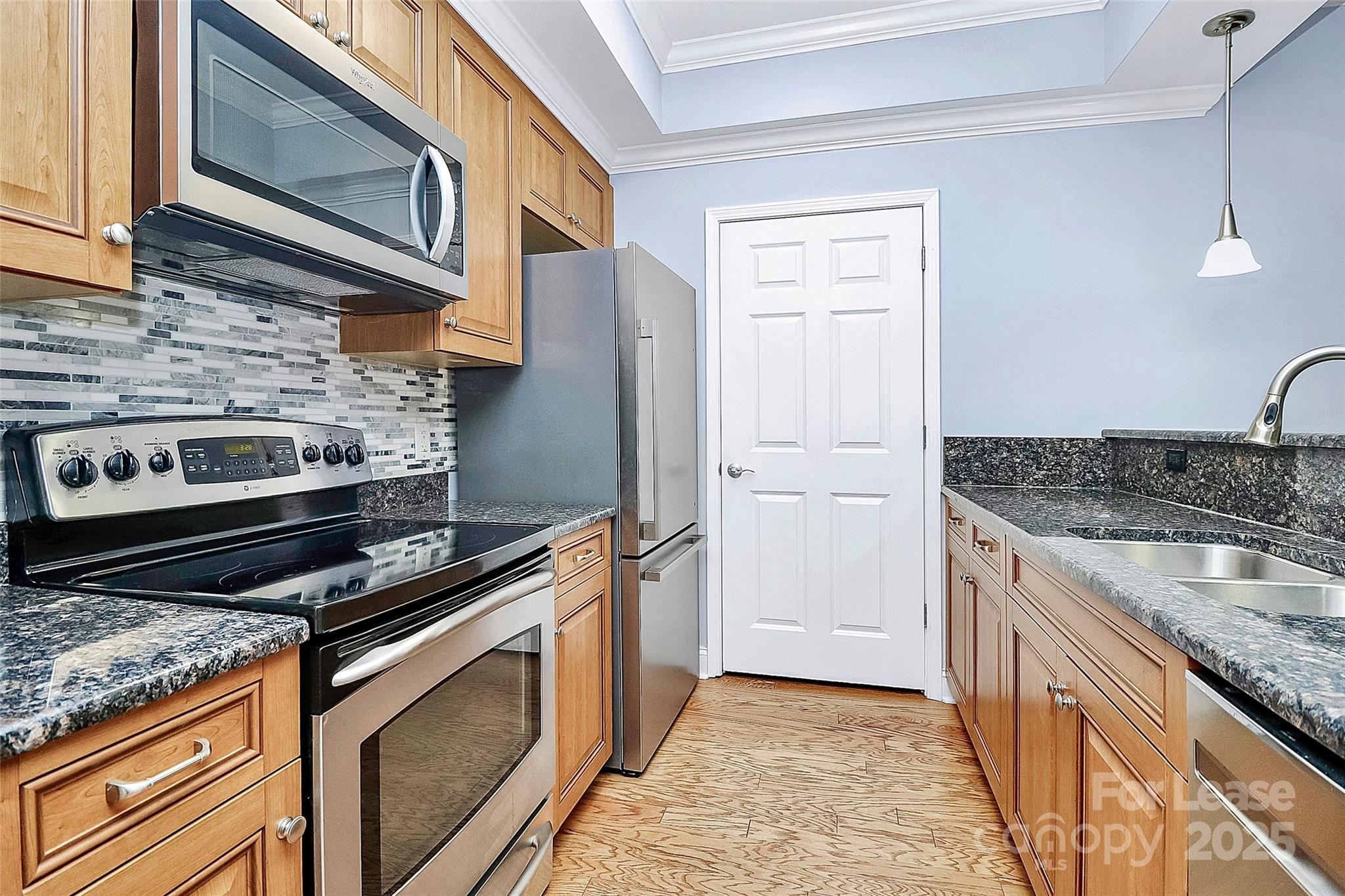 300 W 5th Street 315 Property Photo 4