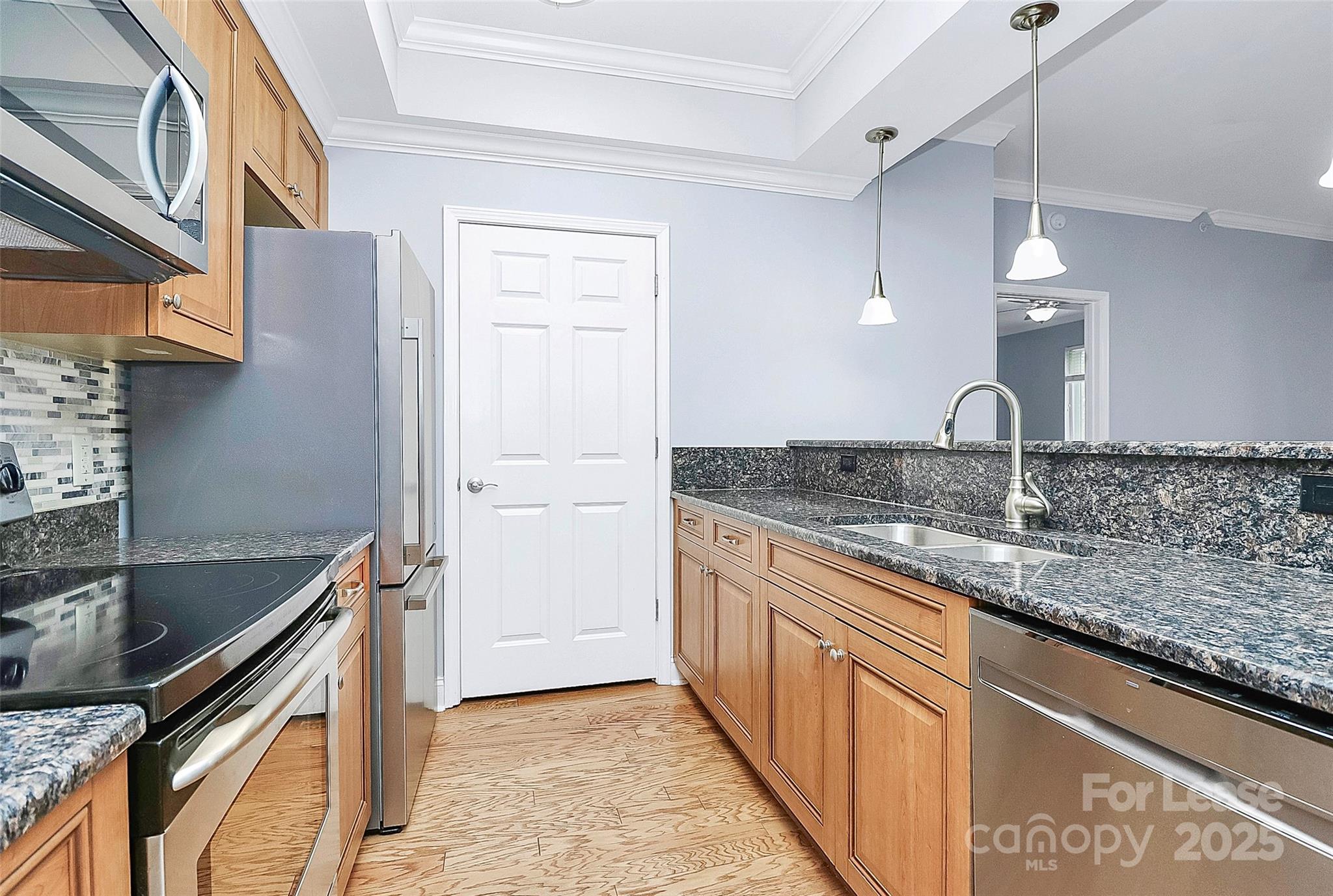 300 W 5th Street 315 Property Photo 5