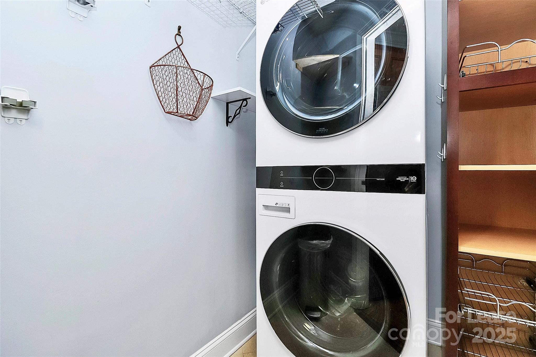 300 W 5th Street 315 Property Photo 8