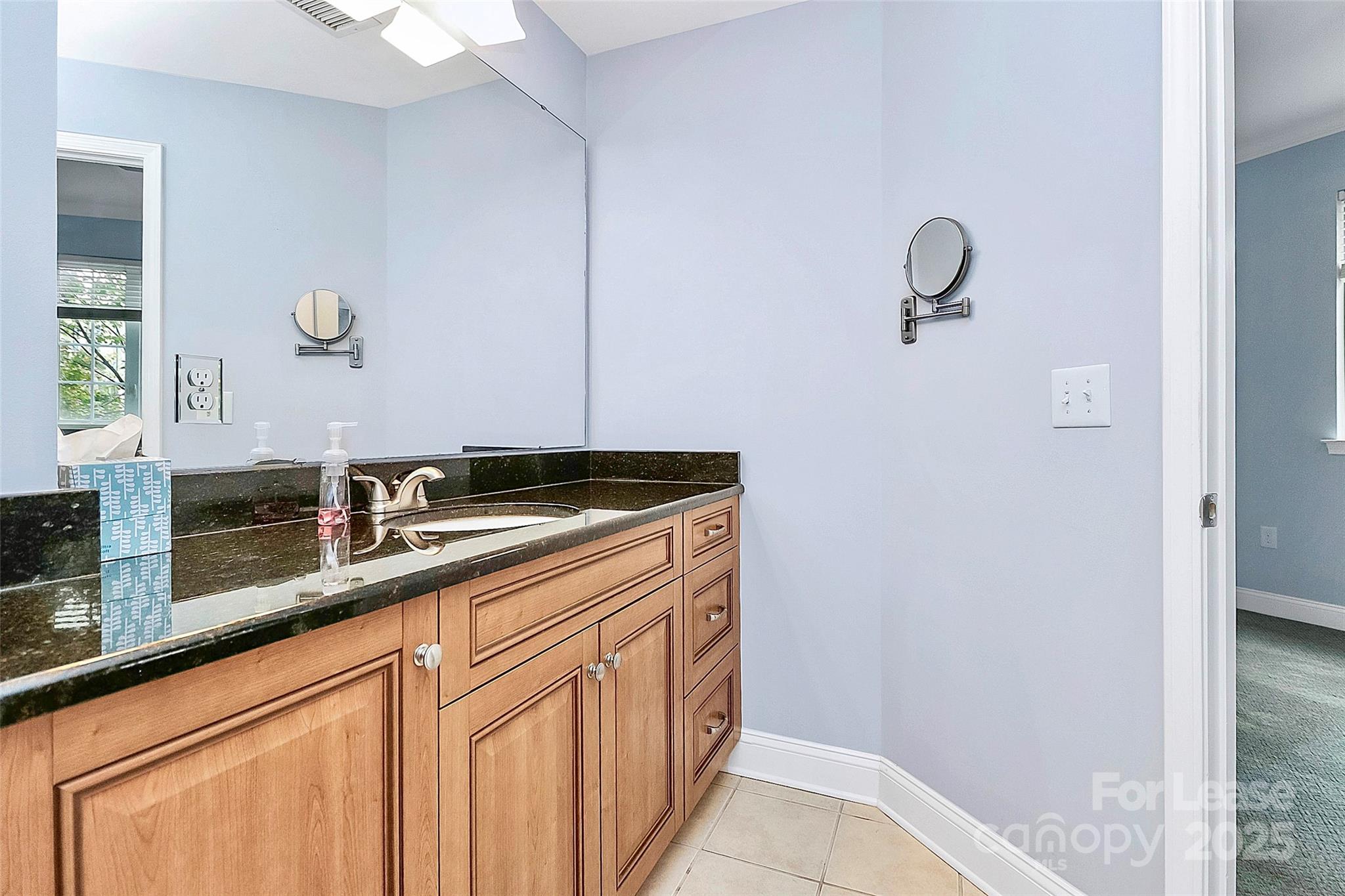 300 W 5th Street 315 Property Photo 28