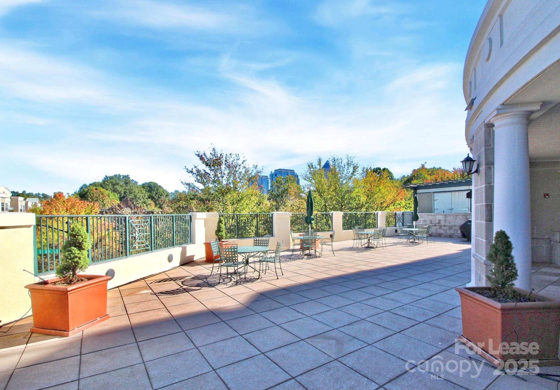 300 W 5th Street 315 Property Photo 34