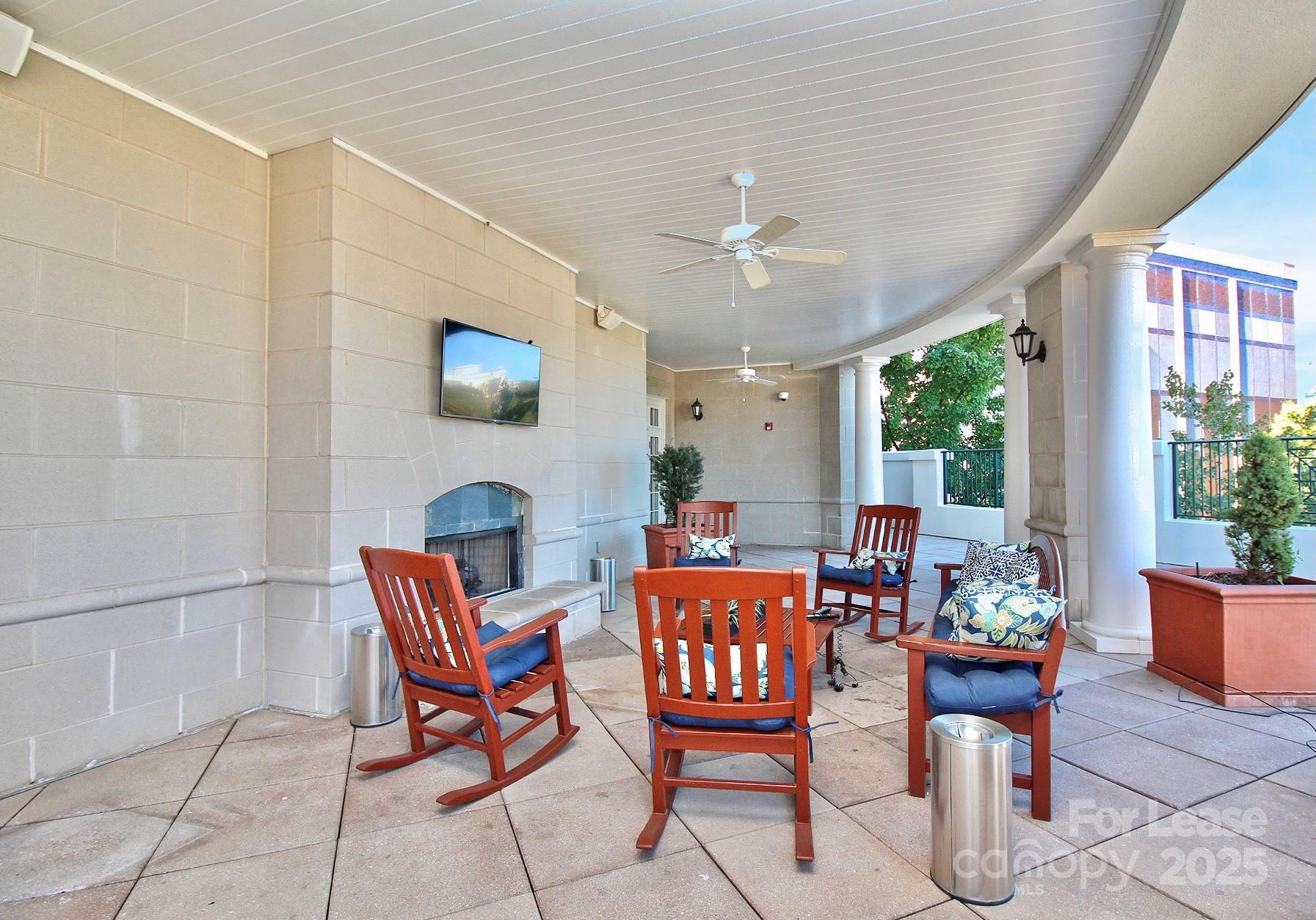 300 W 5th Street 315 Property Photo 39