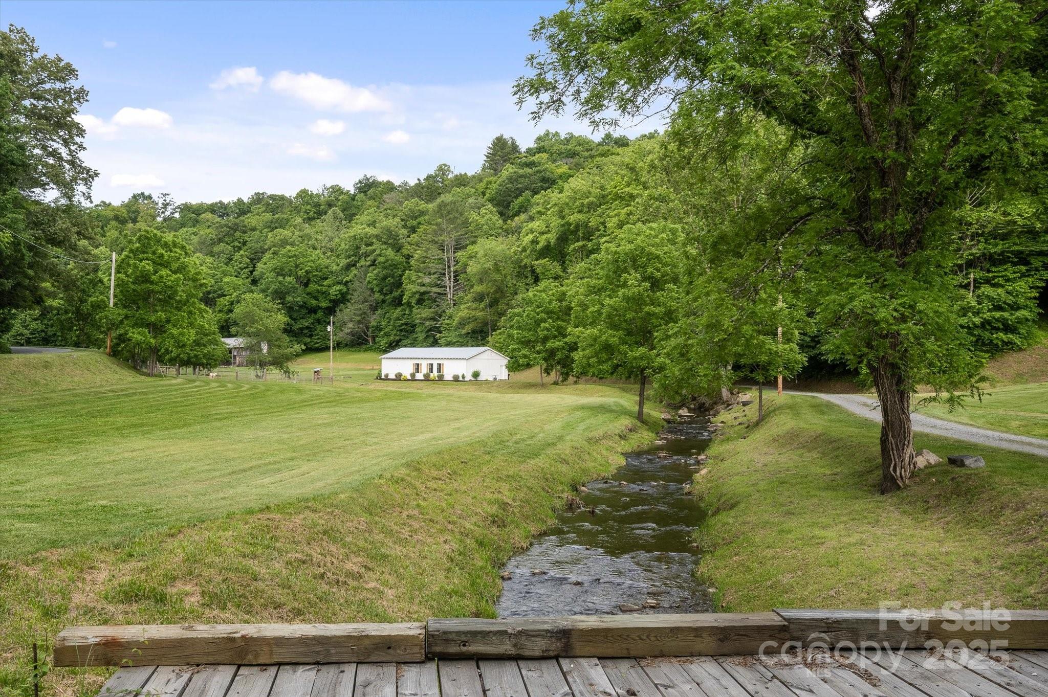 942 Paint Fork Road Property Photo 2