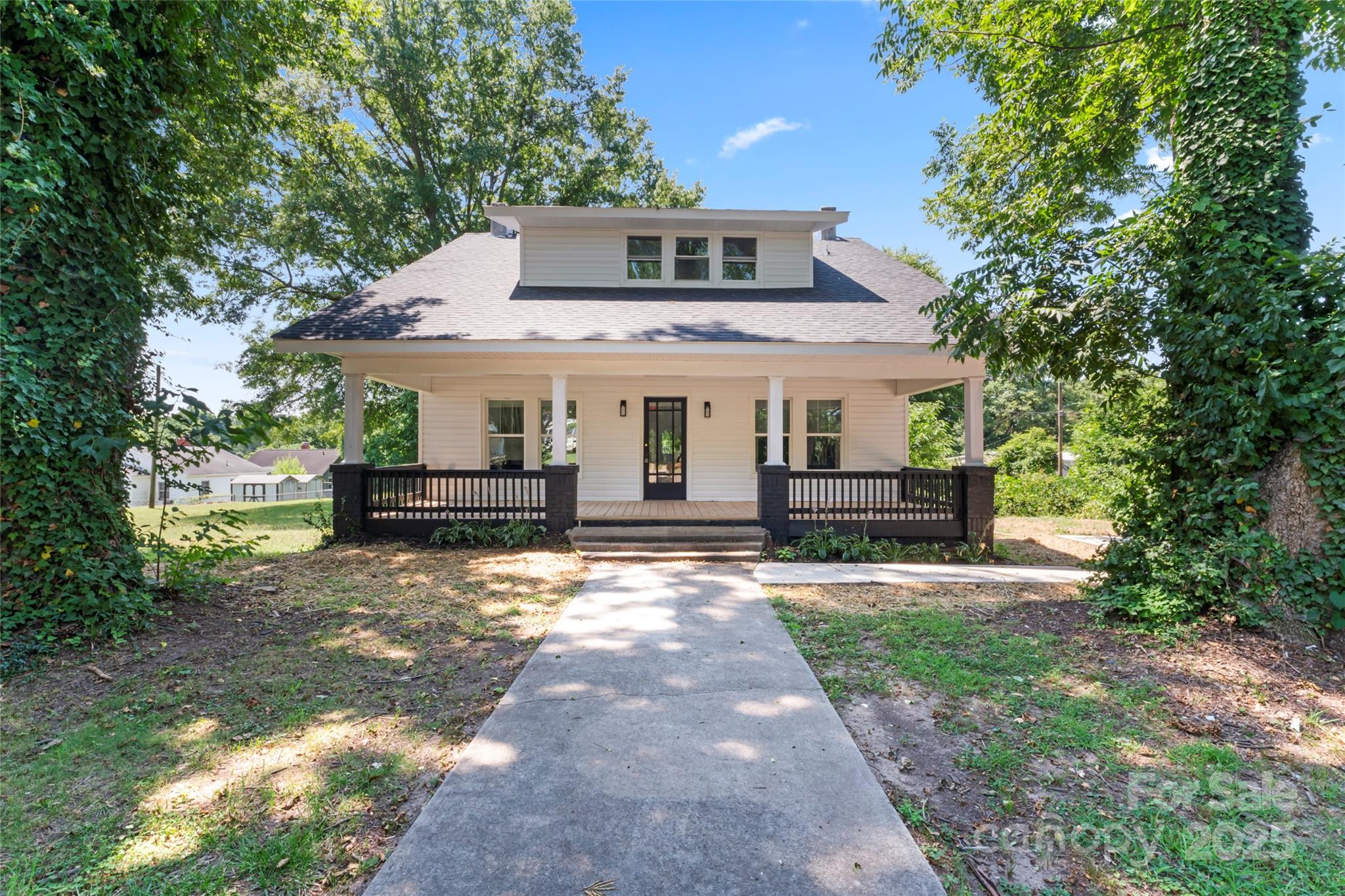 815 E Second Avenue Property Photo 2