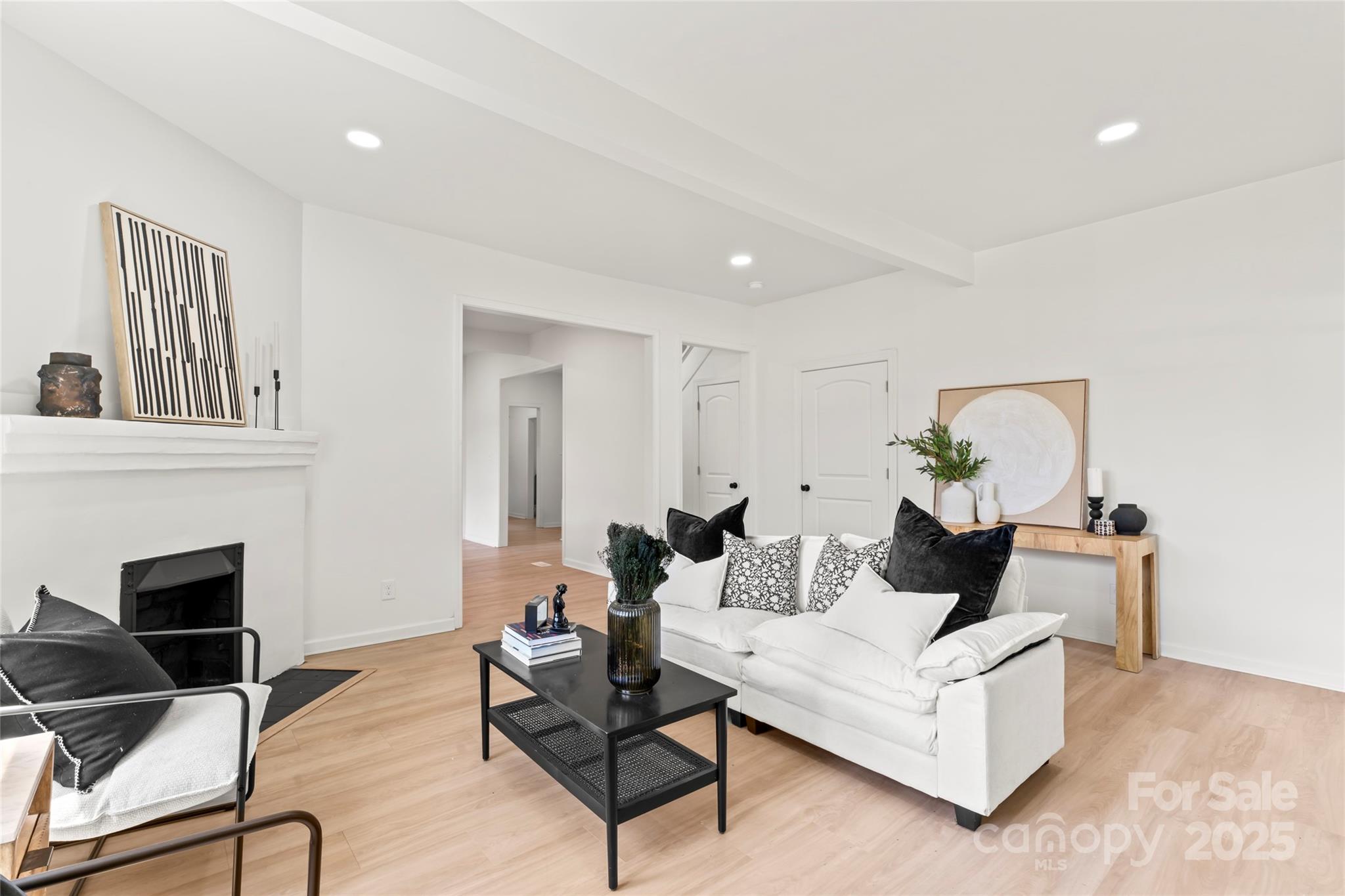 815 E Second Avenue Property Photo 3