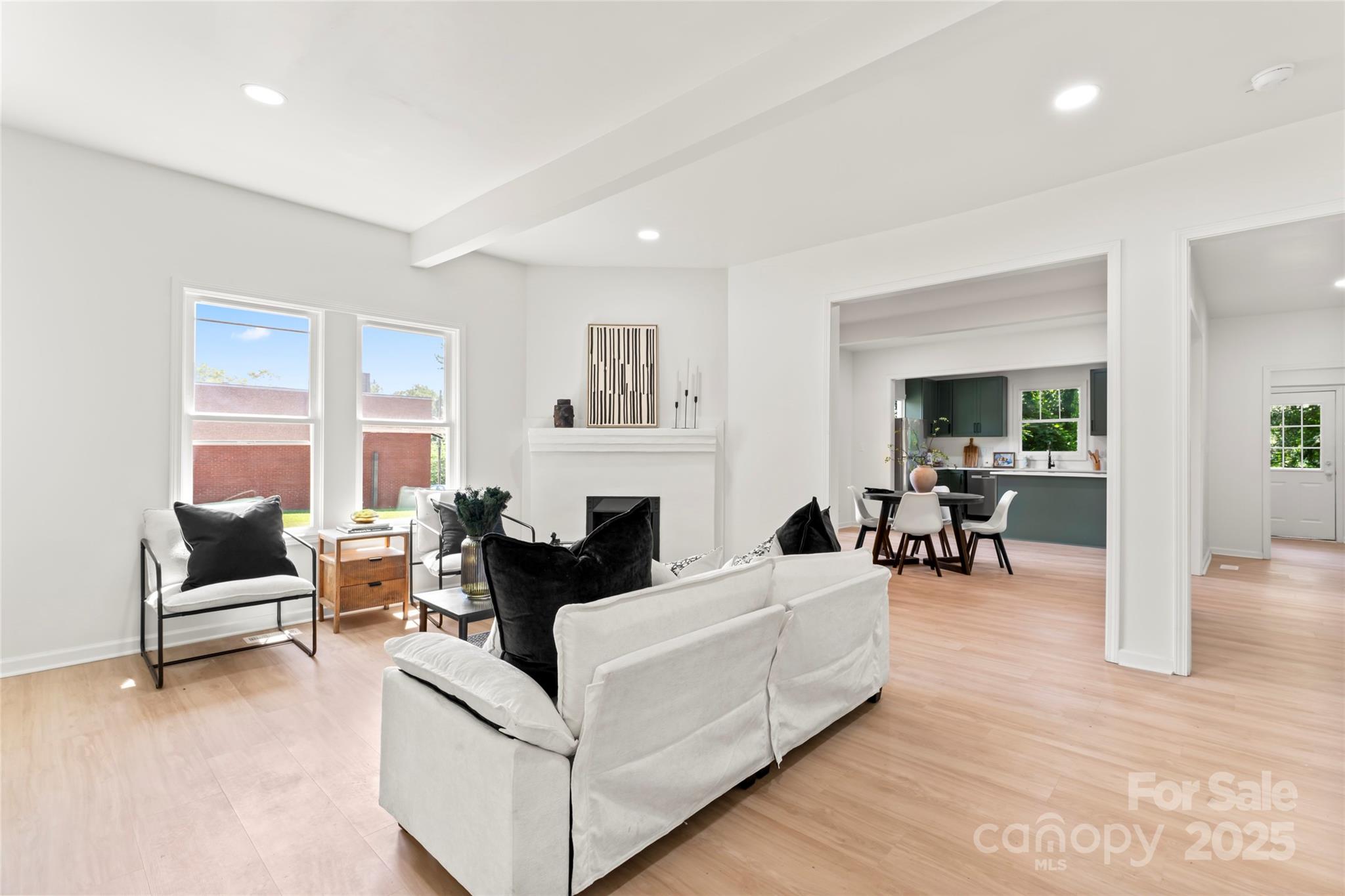 815 E Second Avenue Property Photo 4