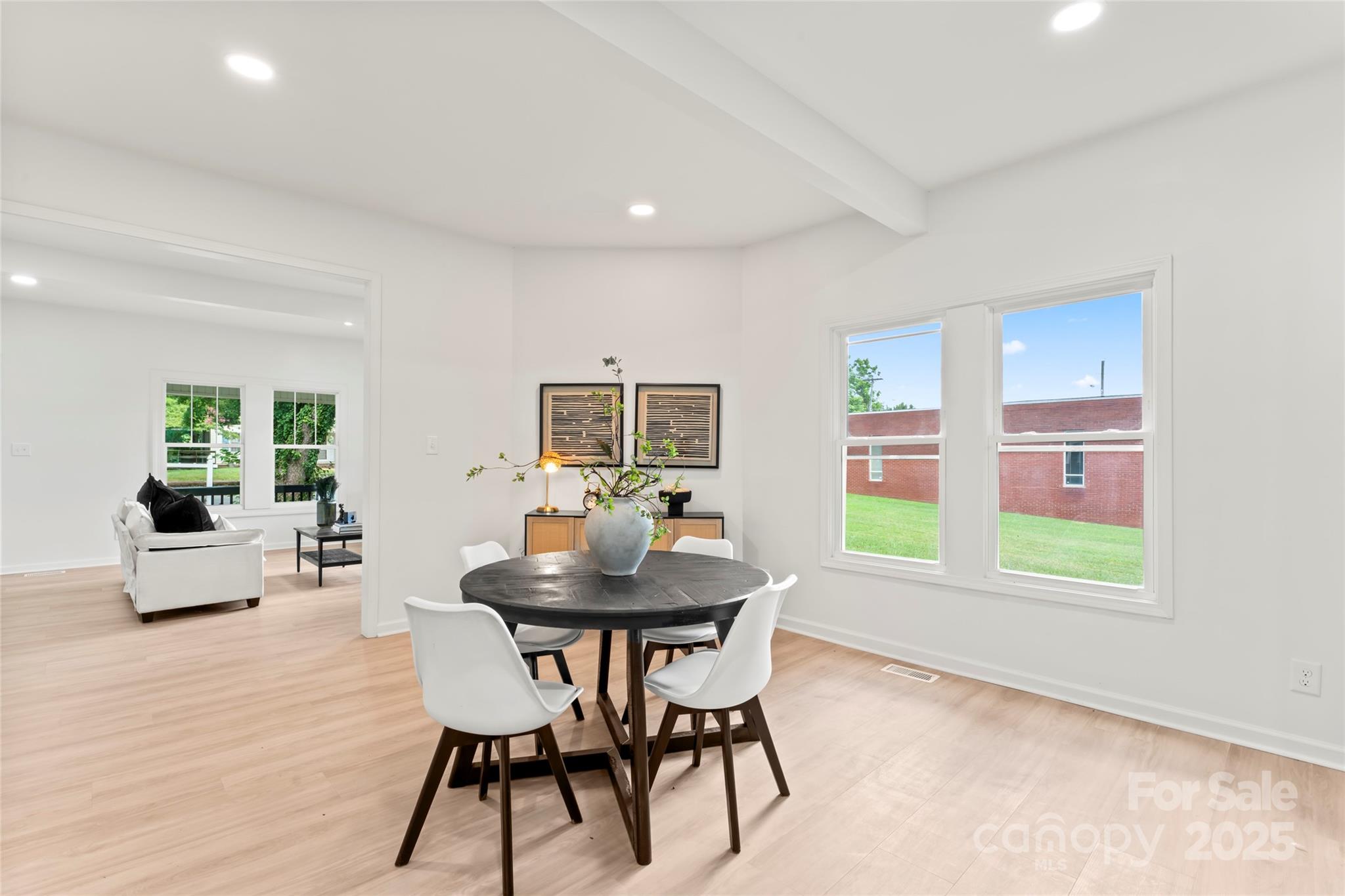 815 E Second Avenue Property Photo 5