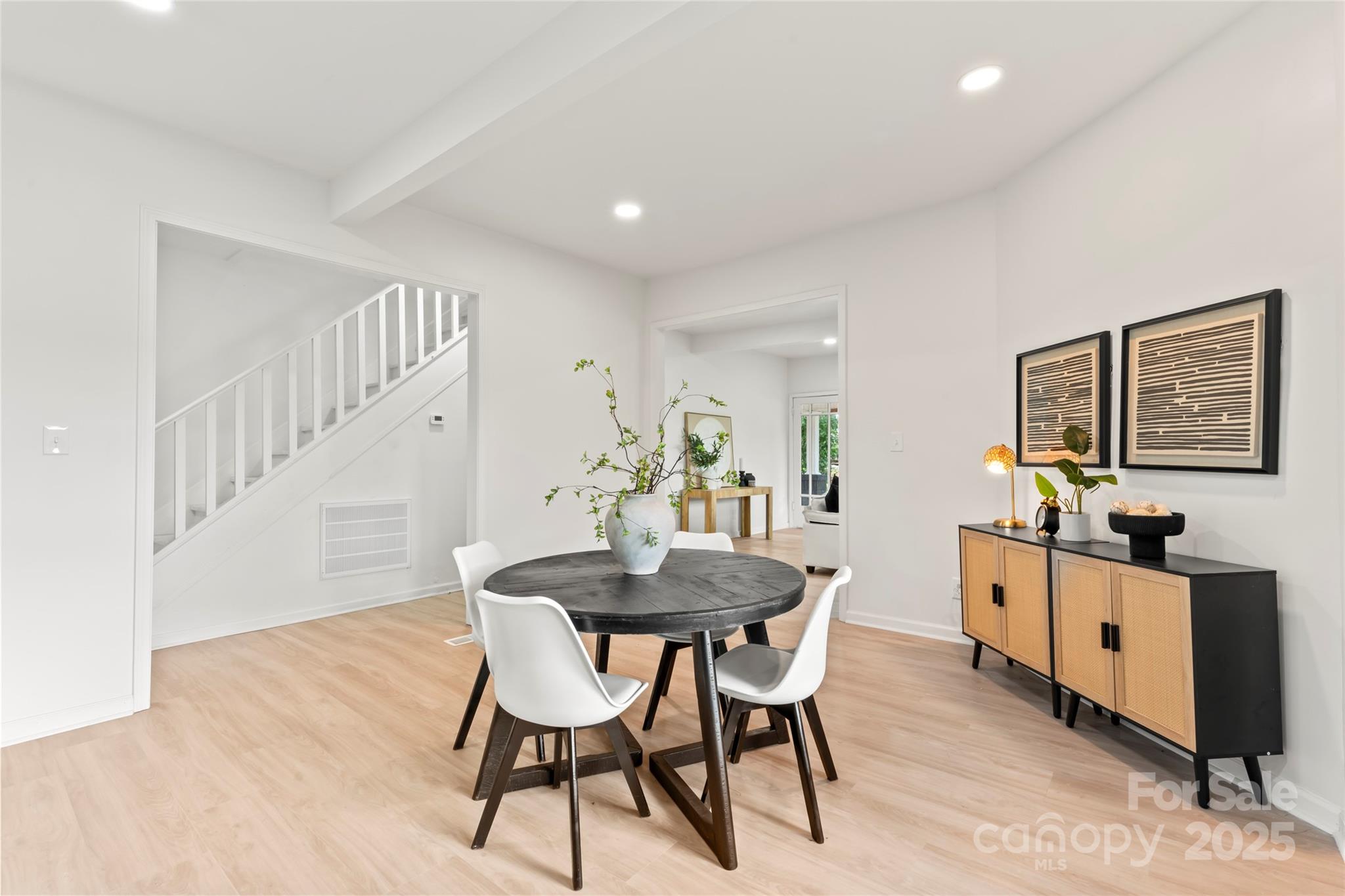 815 E Second Avenue Property Photo 6