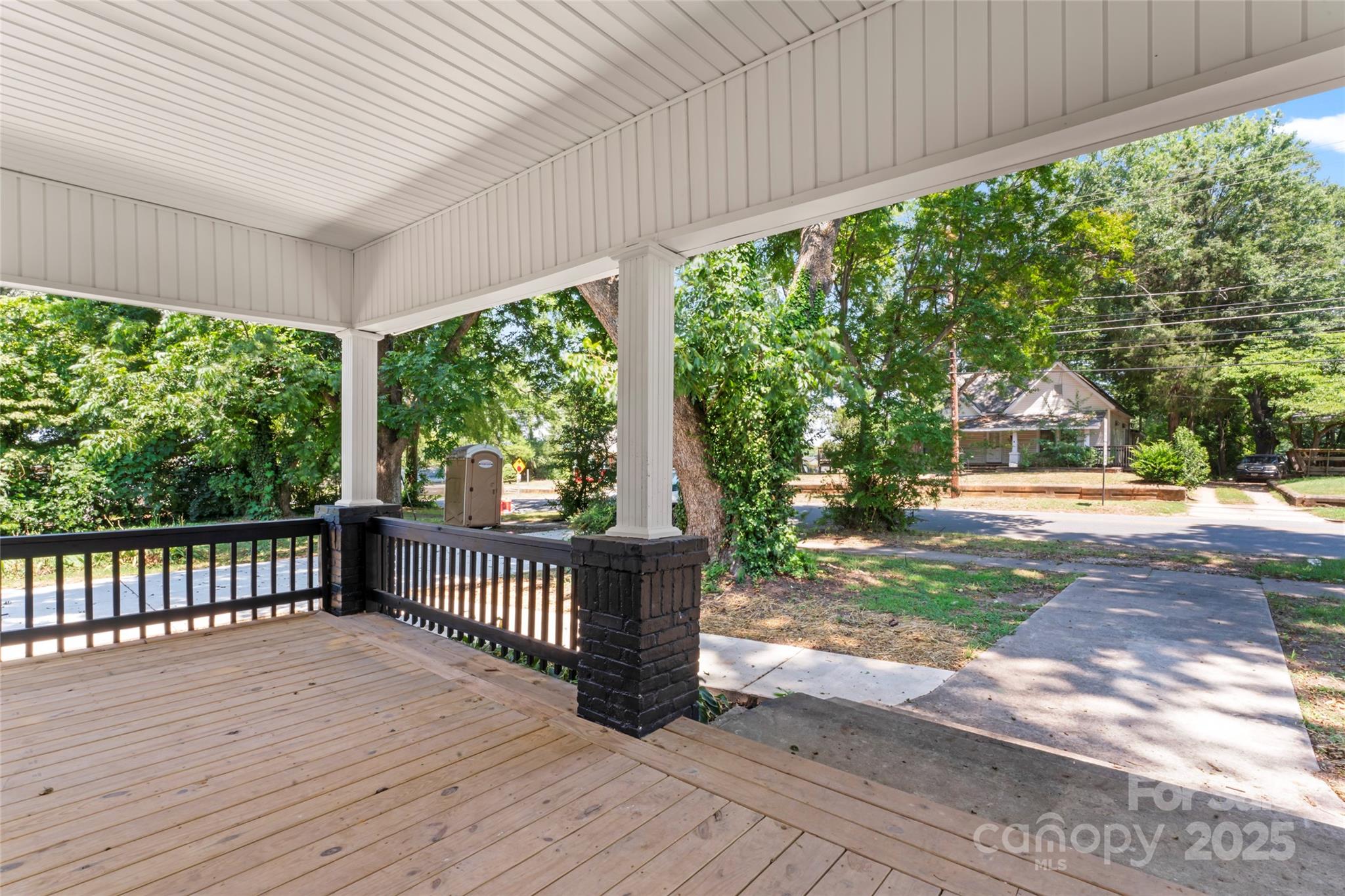 815 E Second Avenue Property Photo 28