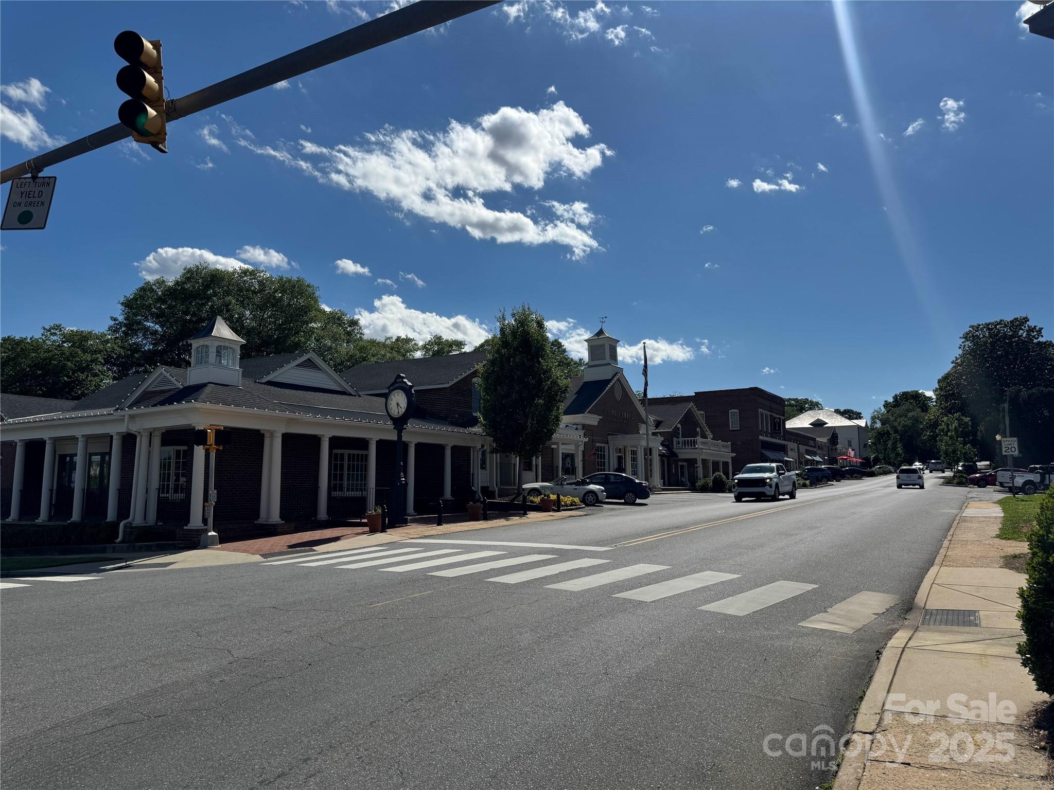 * Riverside Drive Property Photo 8