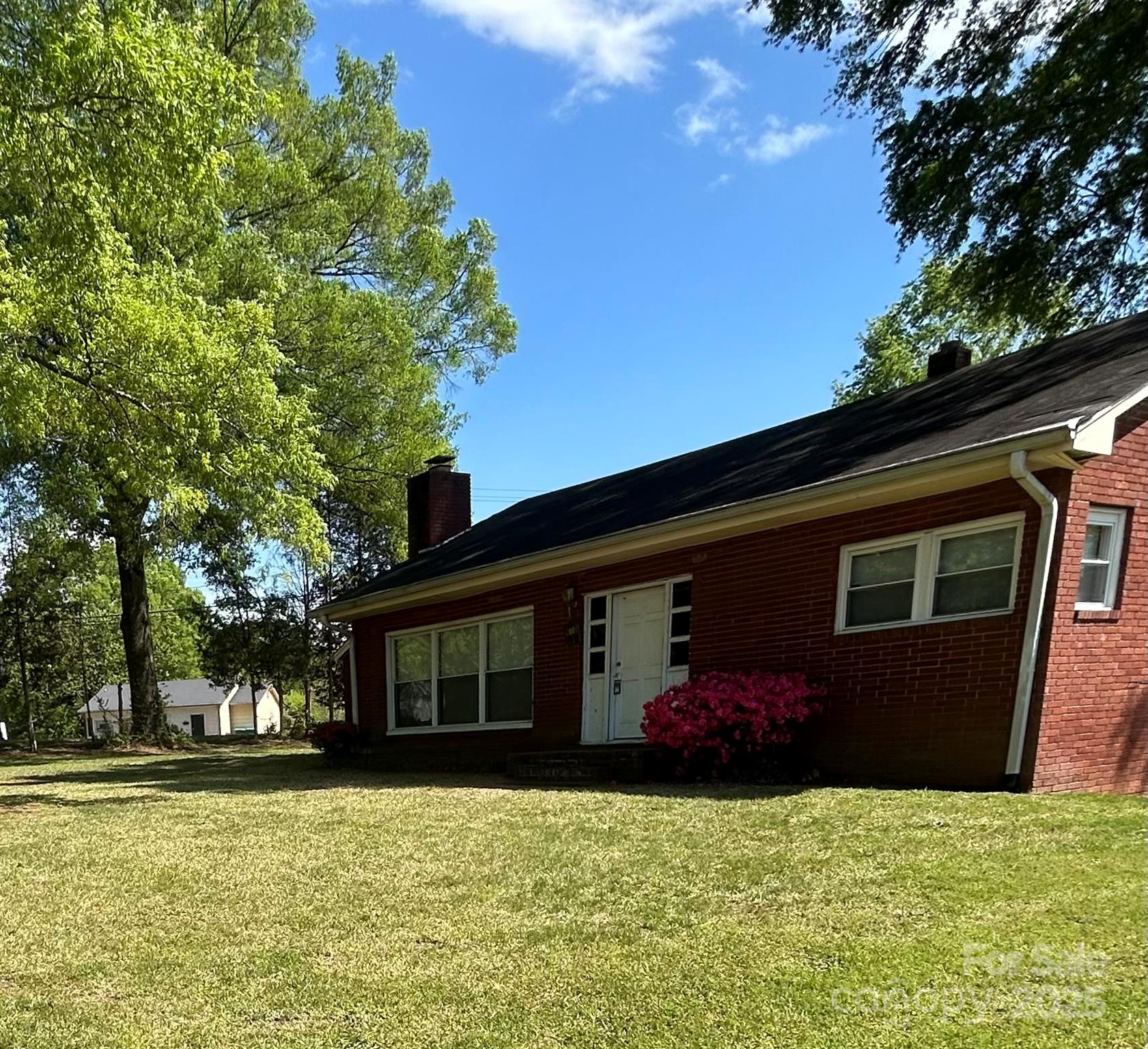 610 E Maryland Avenue Property Photo