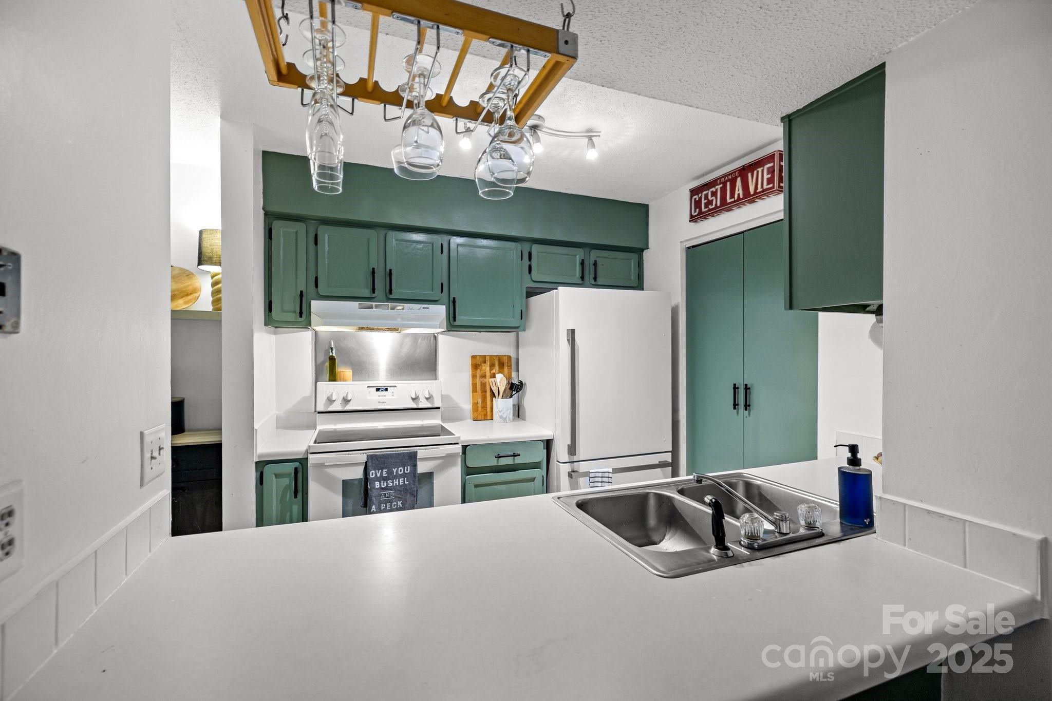 11069 Cedar View Road Property Photo 6
