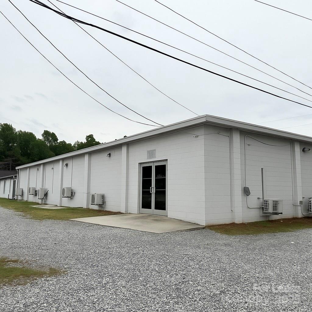 2130 S Main Street Property Photo 2