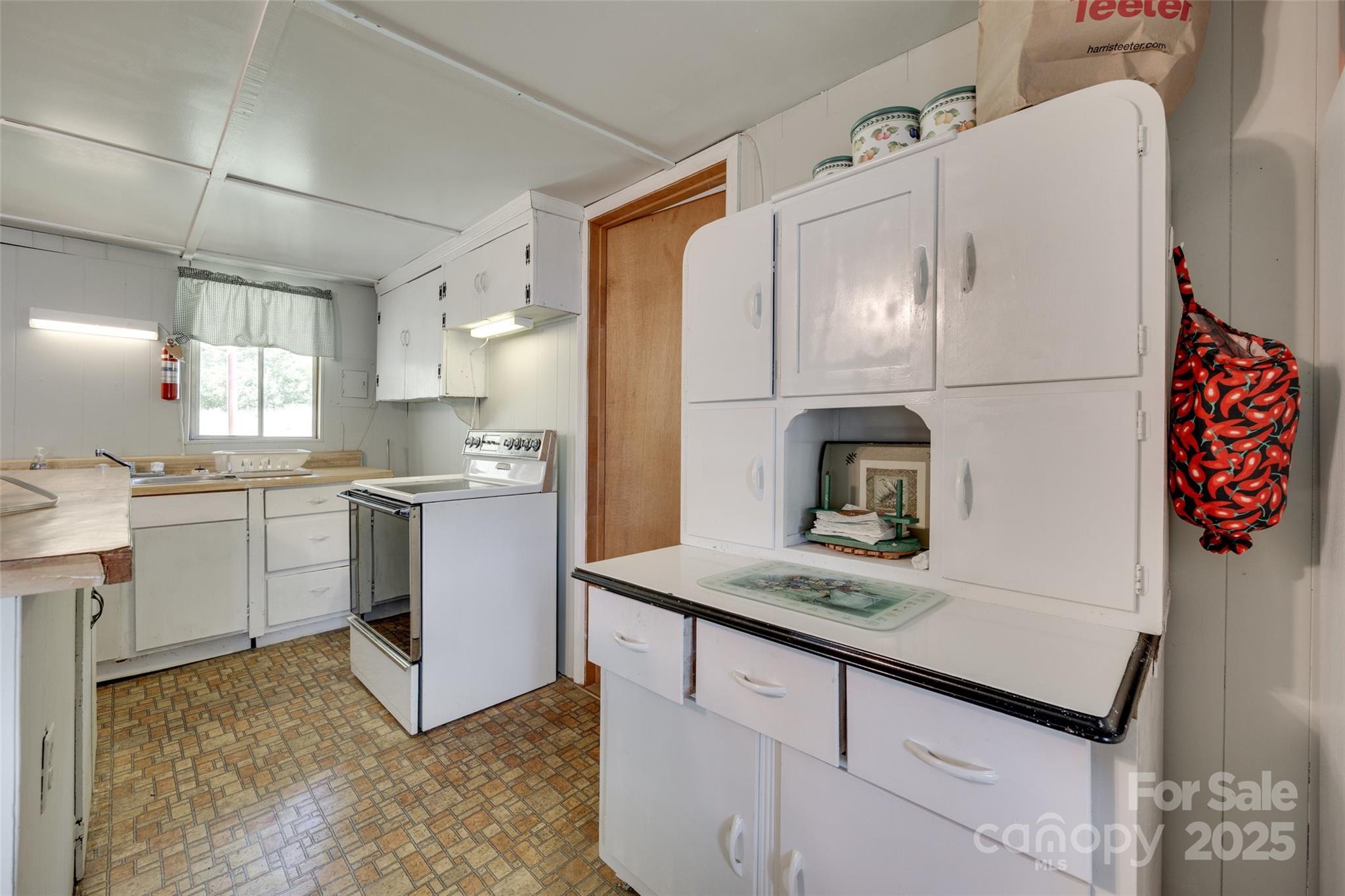 2474 Cottage Lane Property Photo 12