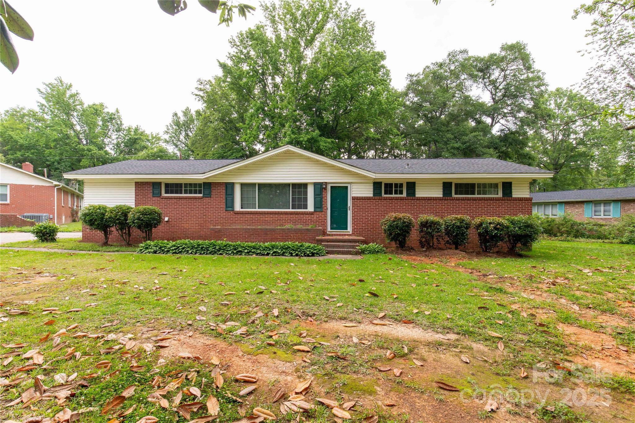 405 N Woodland Drive Property Photo 1