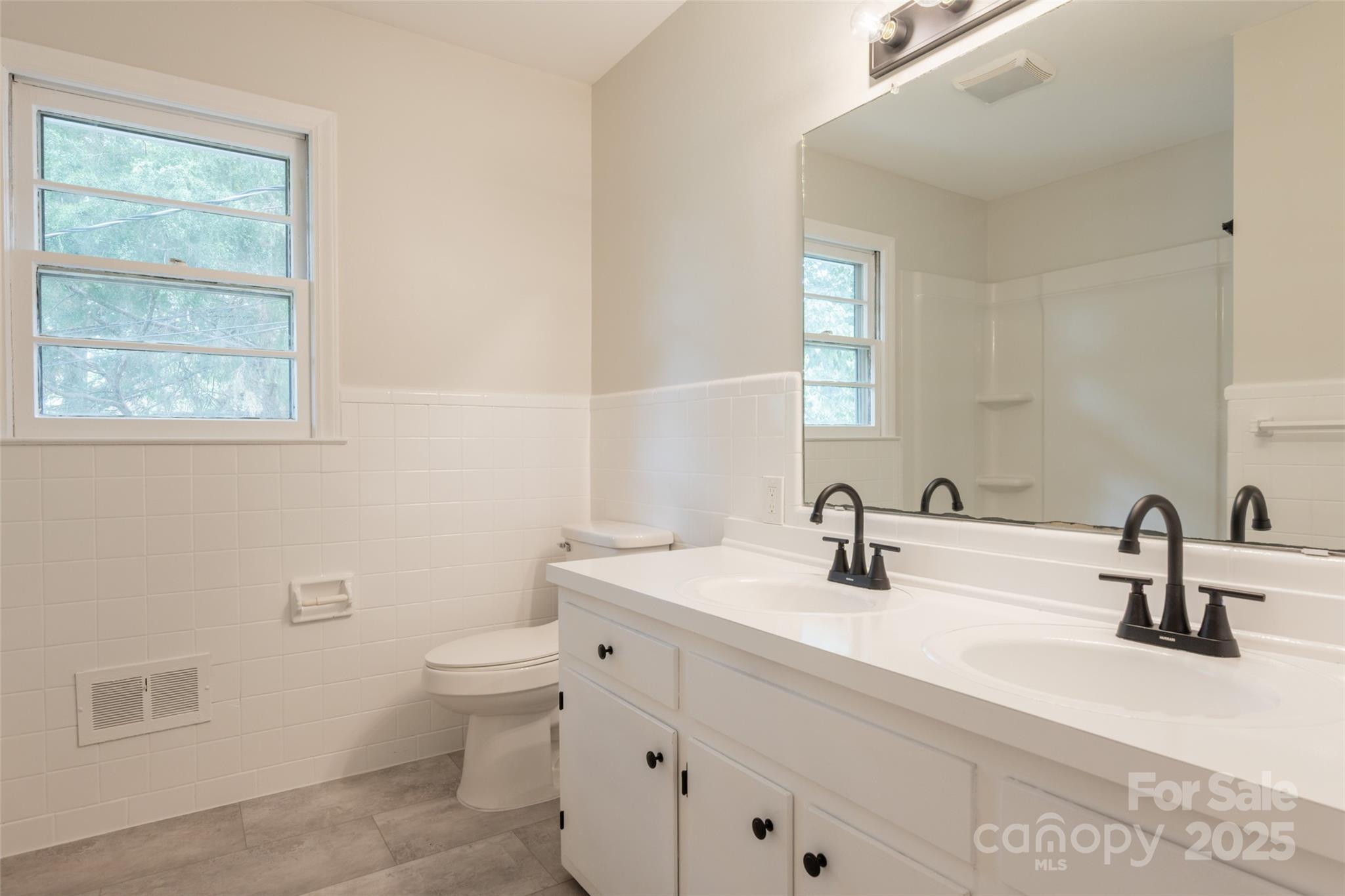 4601 Graham Road Property Photo 11