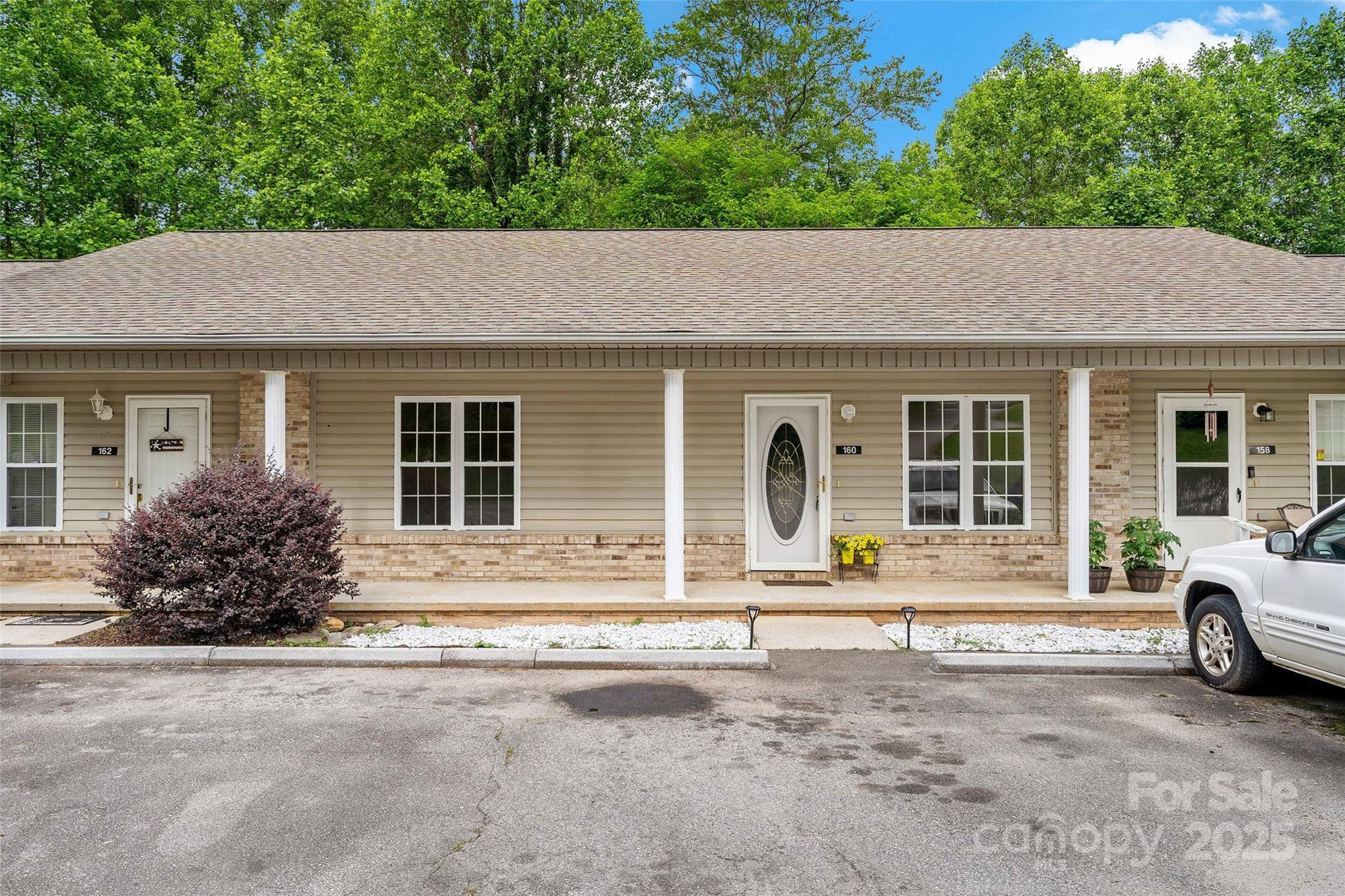 160 Whispering Pines Drive 160 Property Photo 1