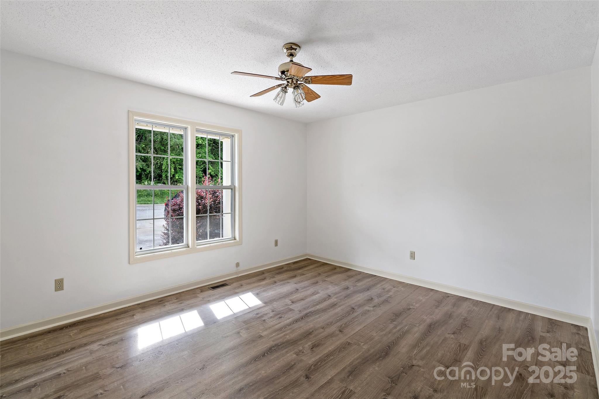 160 Whispering Pines Drive 160 Property Photo 17