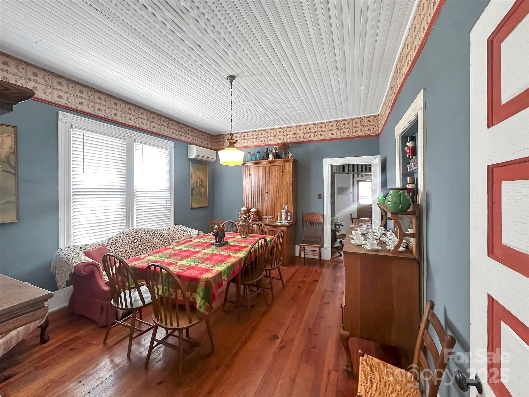 303 E King Street Property Photo 9