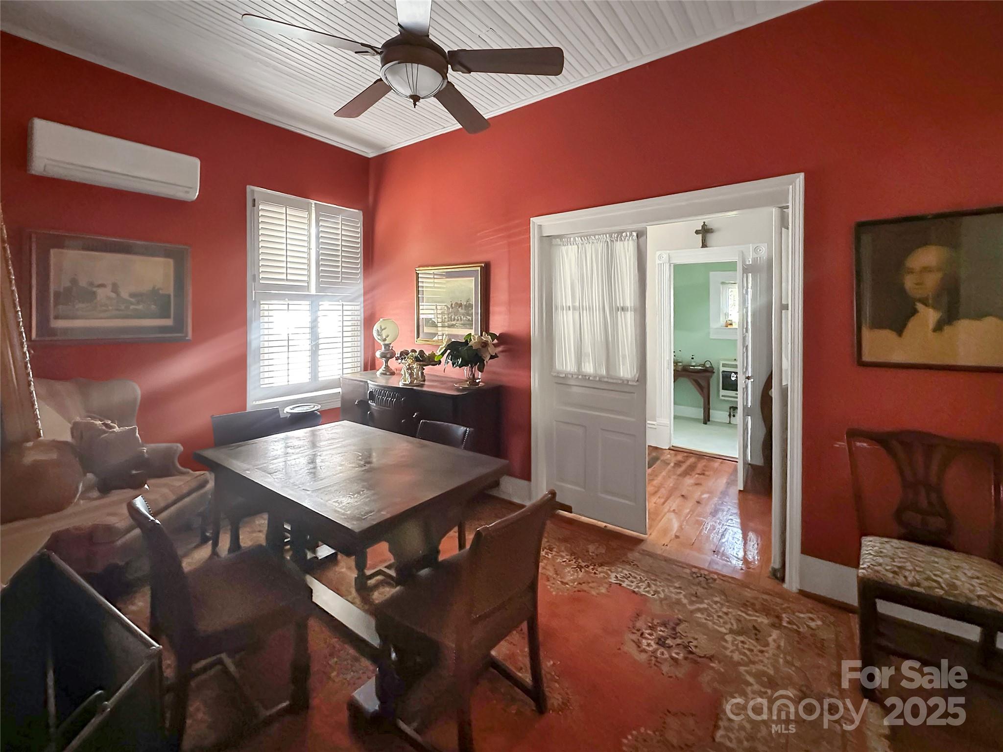 303 E King Street Property Photo 11