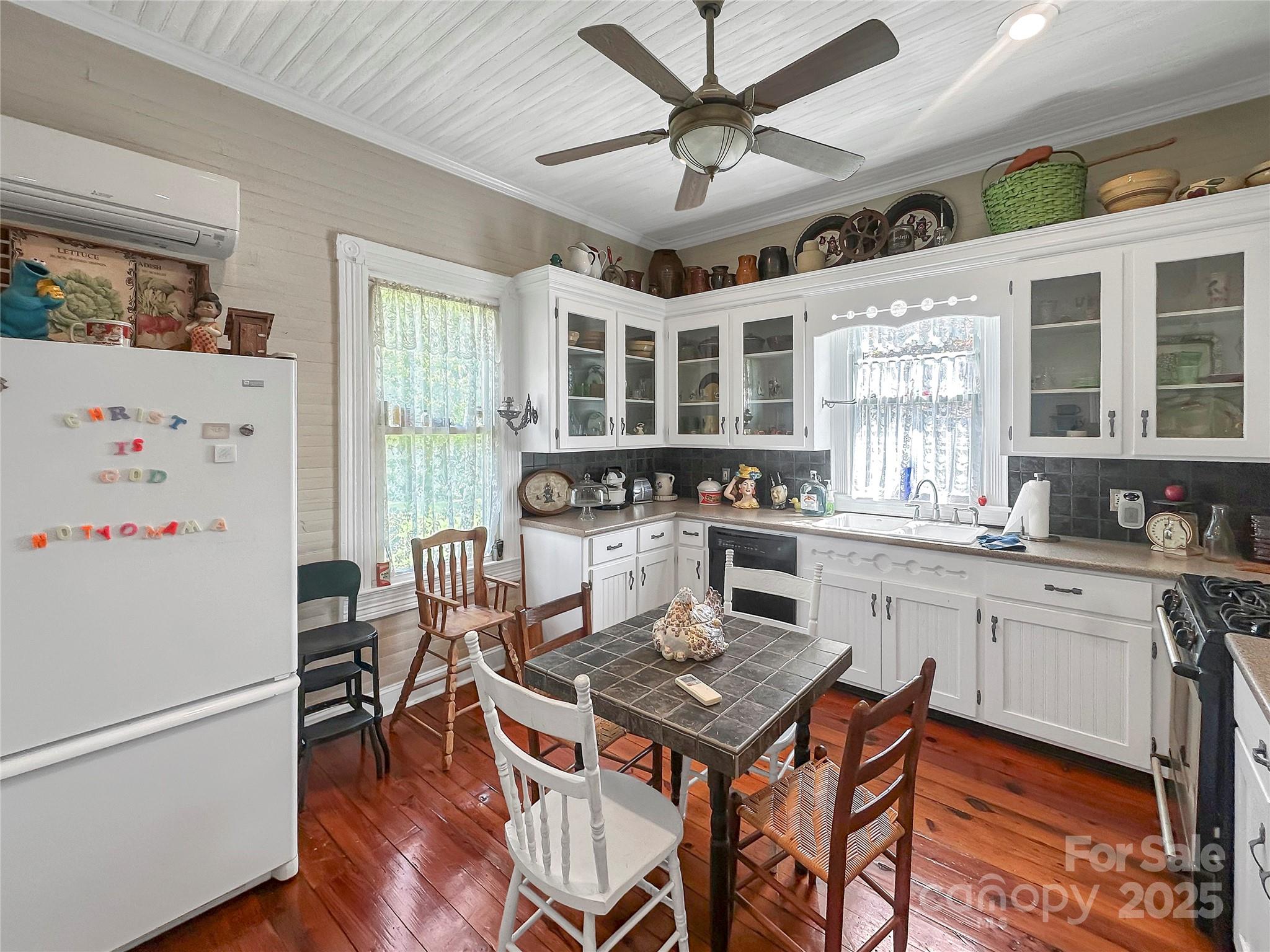 303 E King Street Property Photo 14