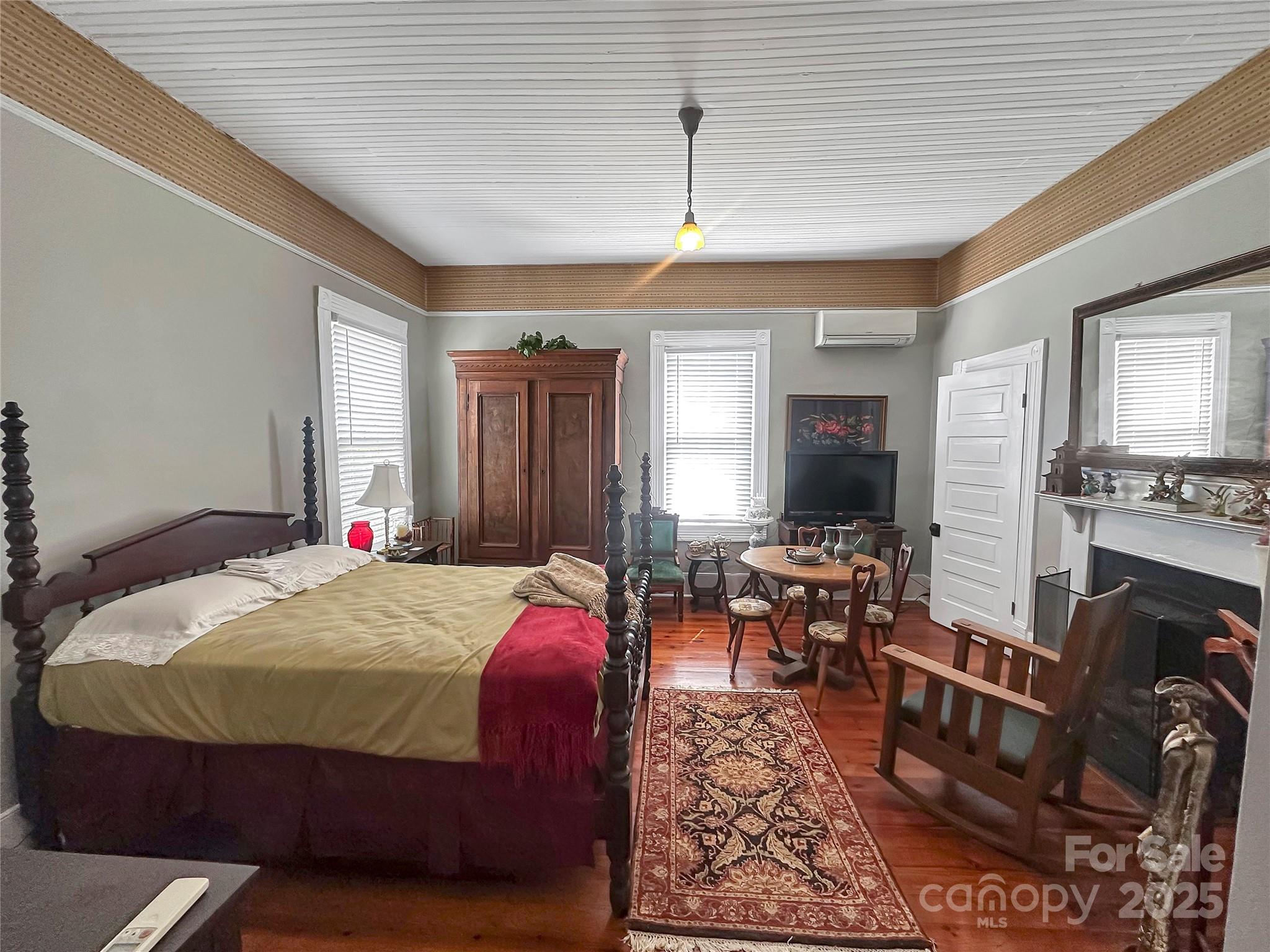 303 E King Street Property Photo 16