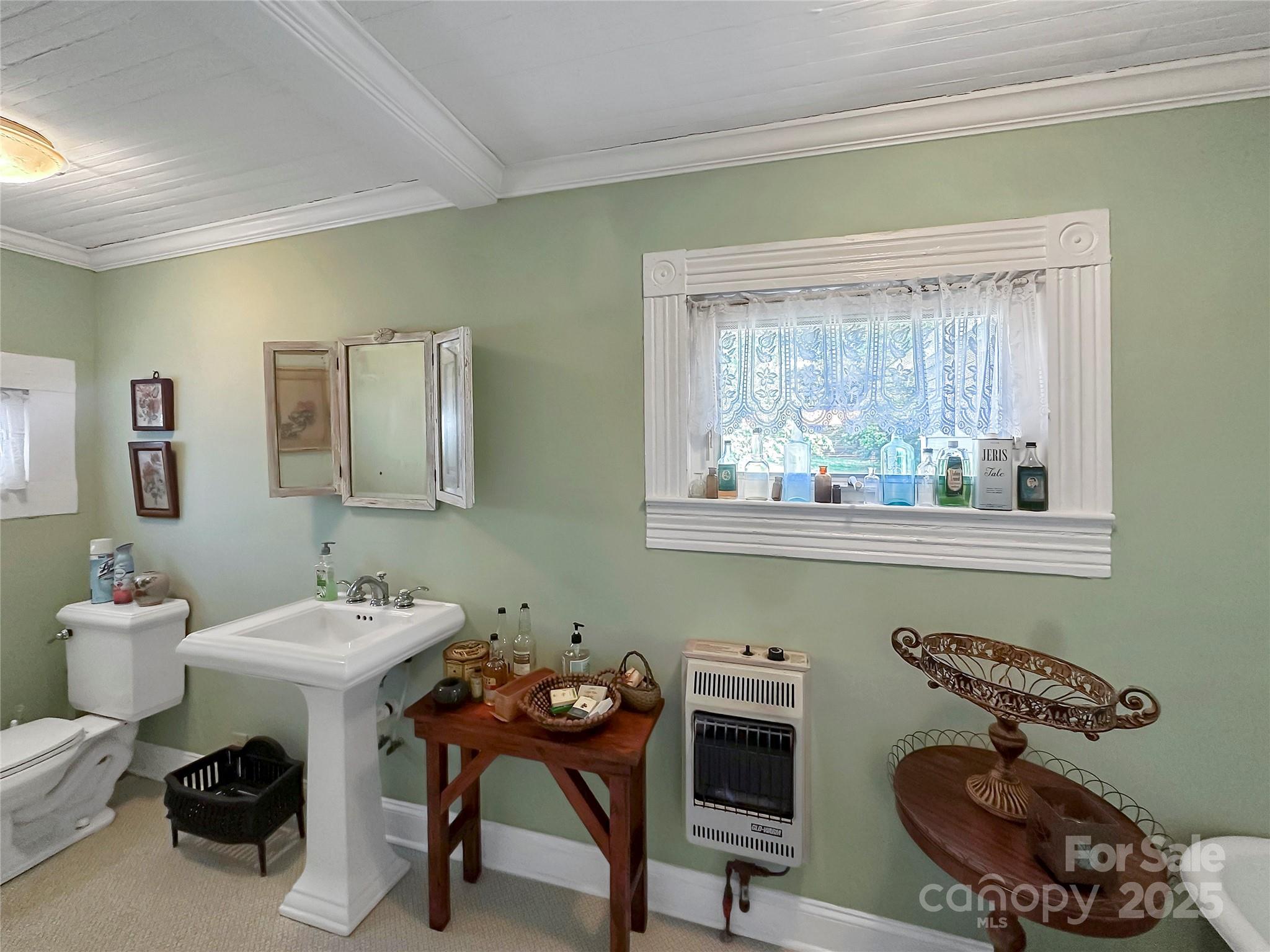 303 E King Street Property Photo 17