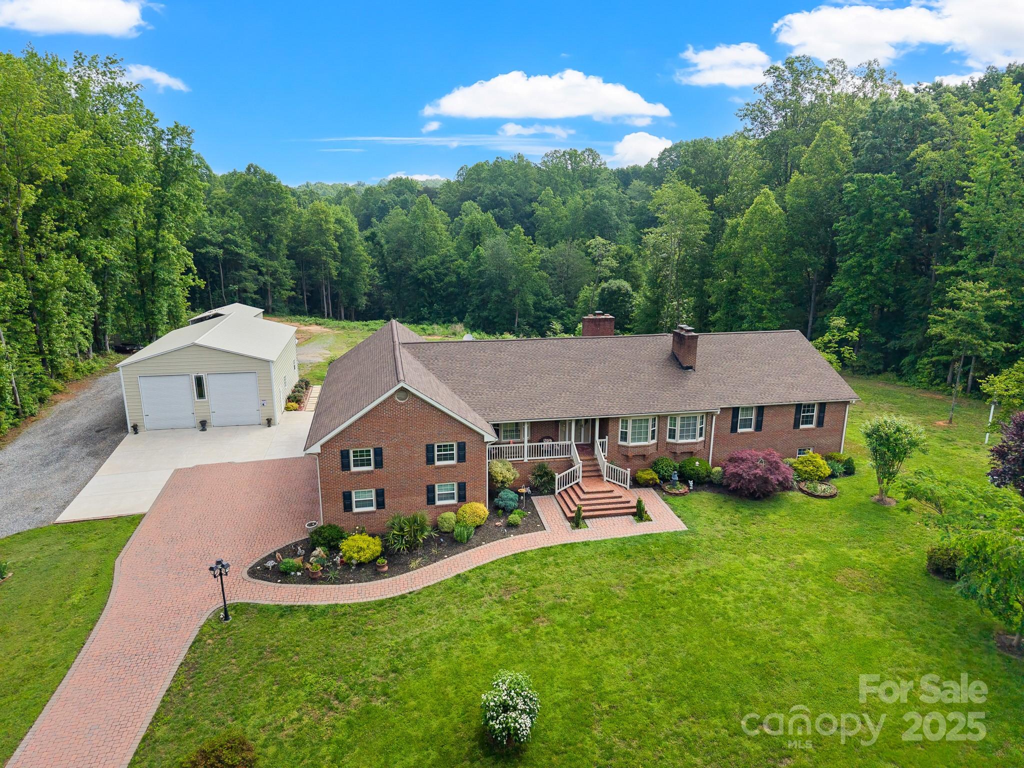 6571 Woodmere Drive Property Photo