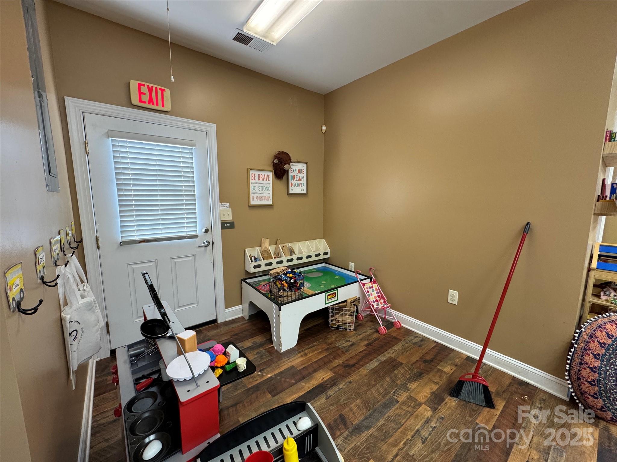 1853 Lincoln Road Property Photo 10