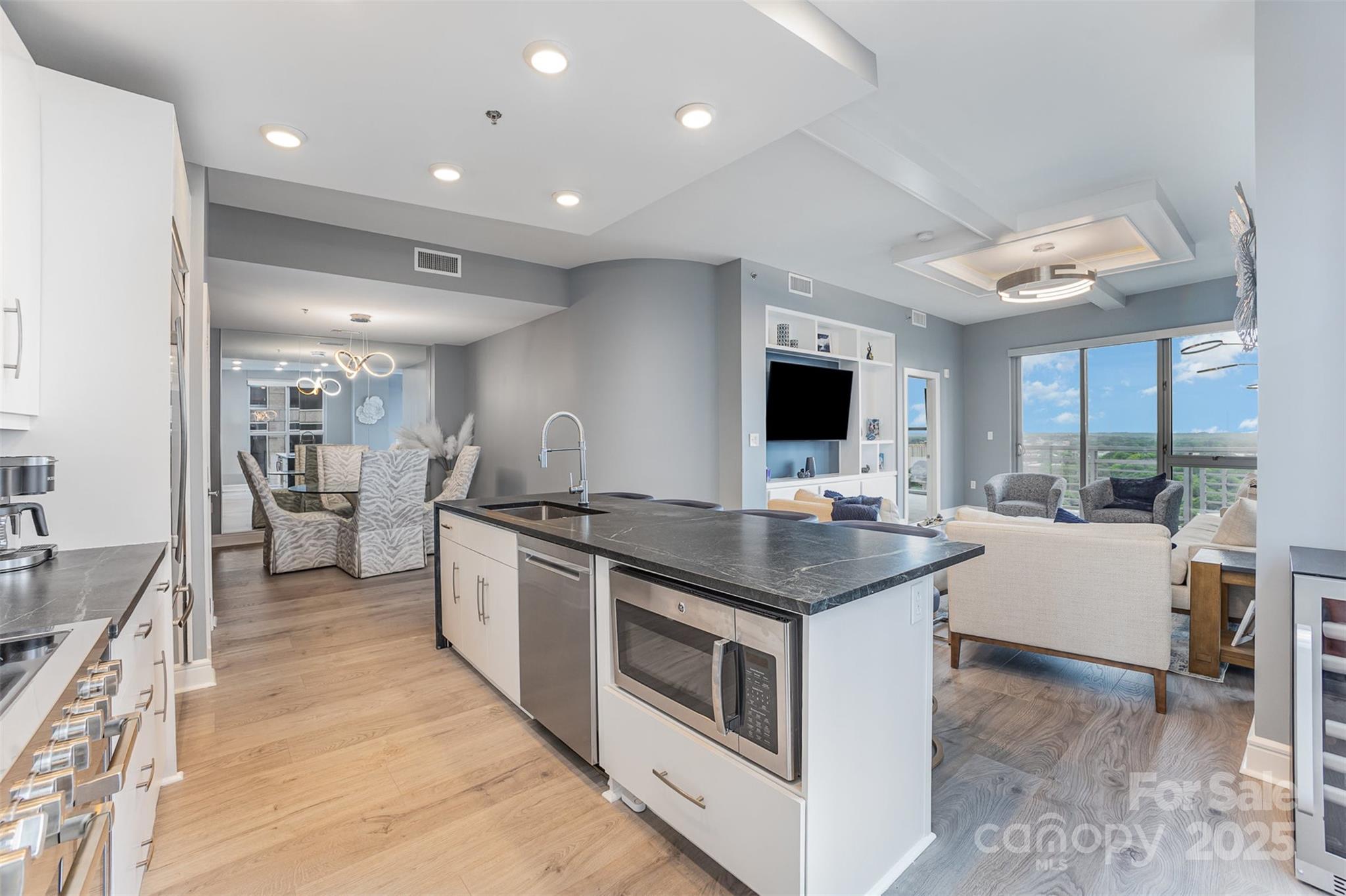 333 W Trade Street 1500 Property Photo 7