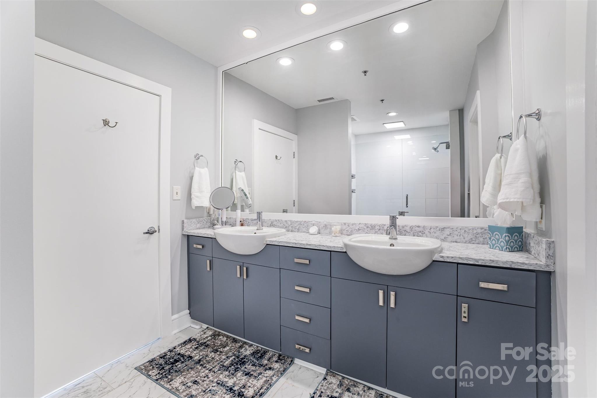 333 W Trade Street 1500 Property Photo 13