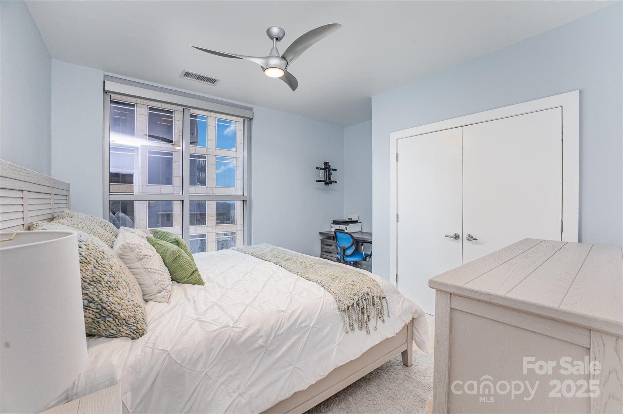 333 W Trade Street 1500 Property Photo 16