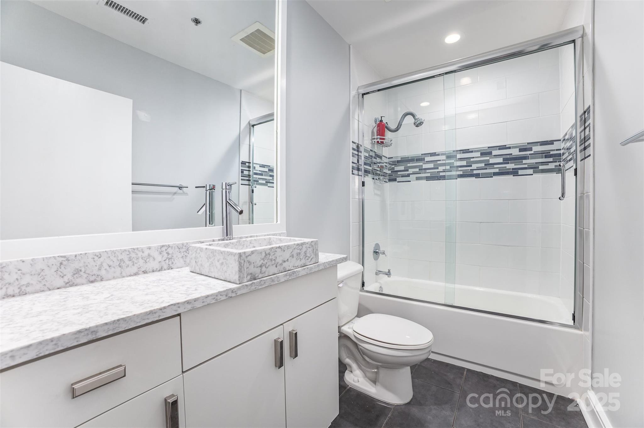 333 W Trade Street 1500 Property Photo 17