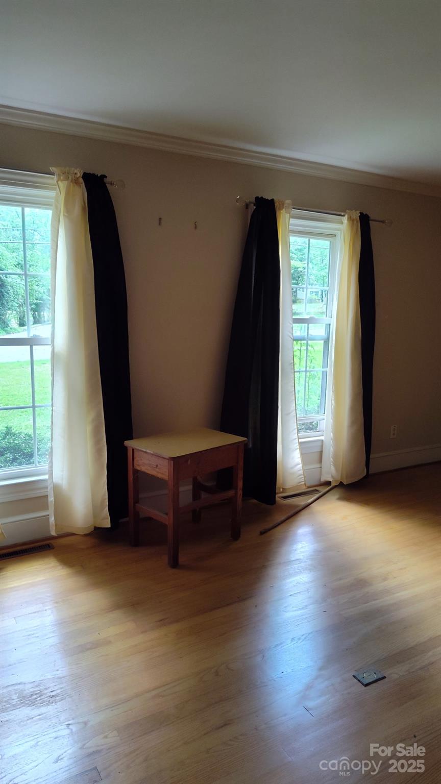 910 Parham Street Property Photo 3