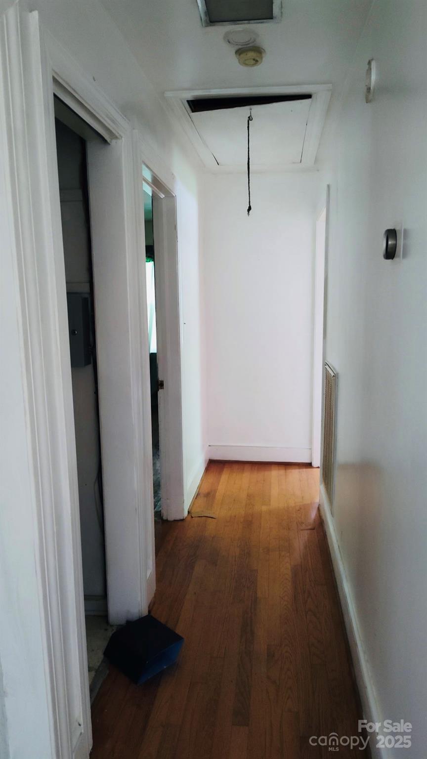 910 Parham Street Property Photo 4