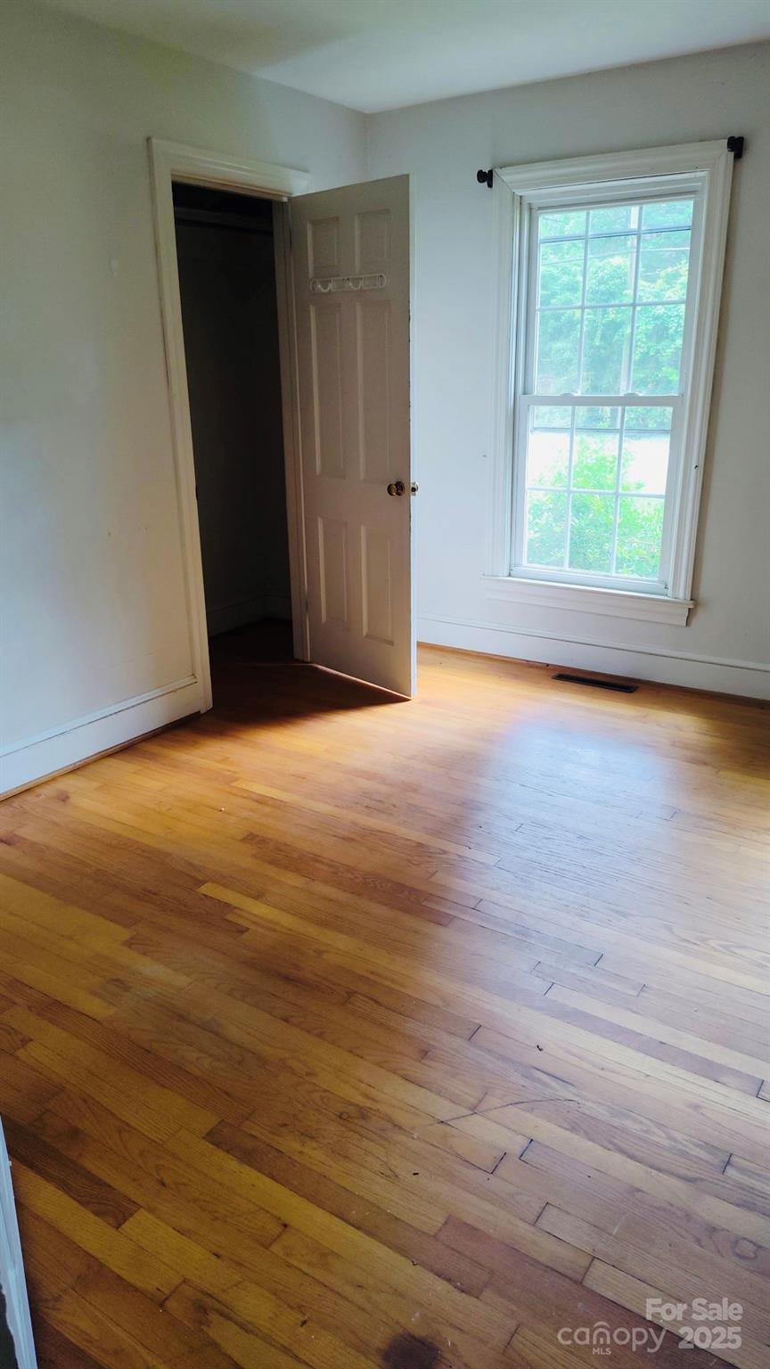 910 Parham Street Property Photo 5