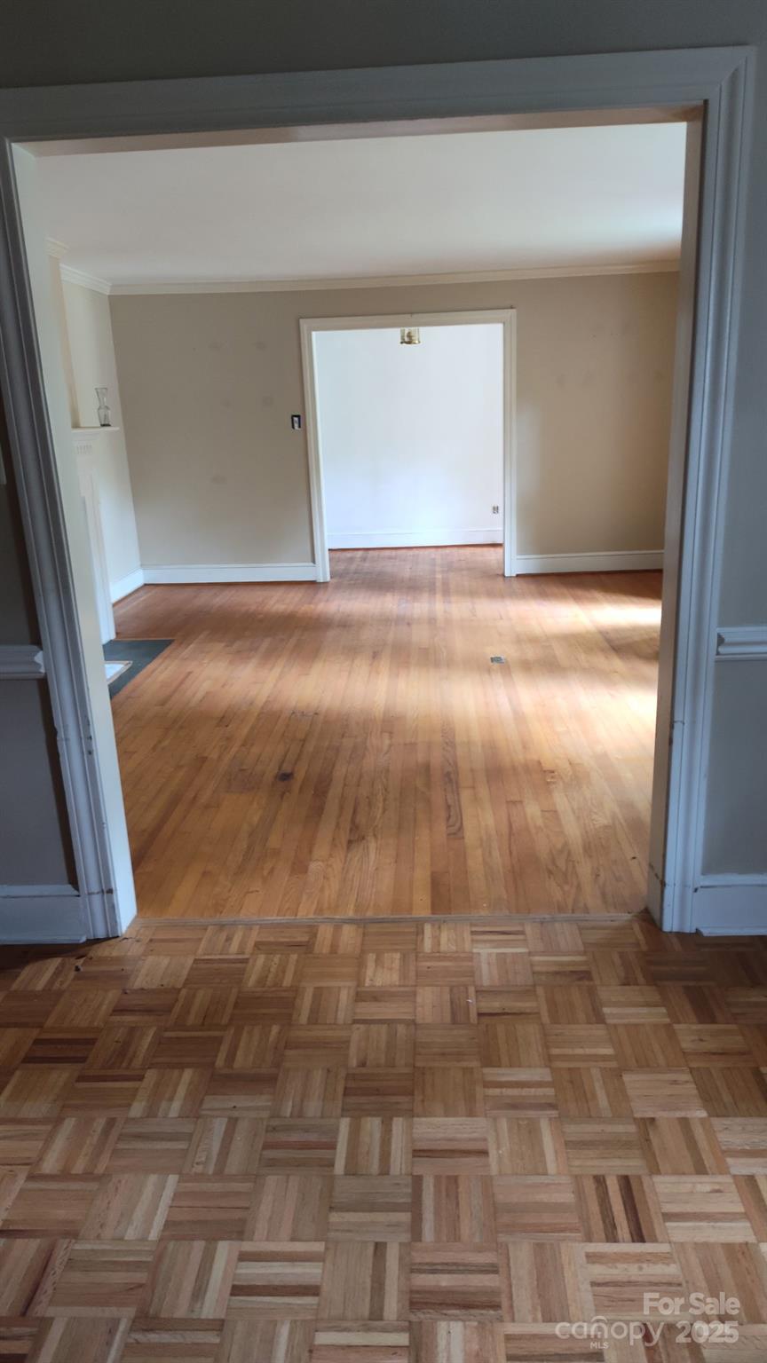 910 Parham Street Property Photo 6