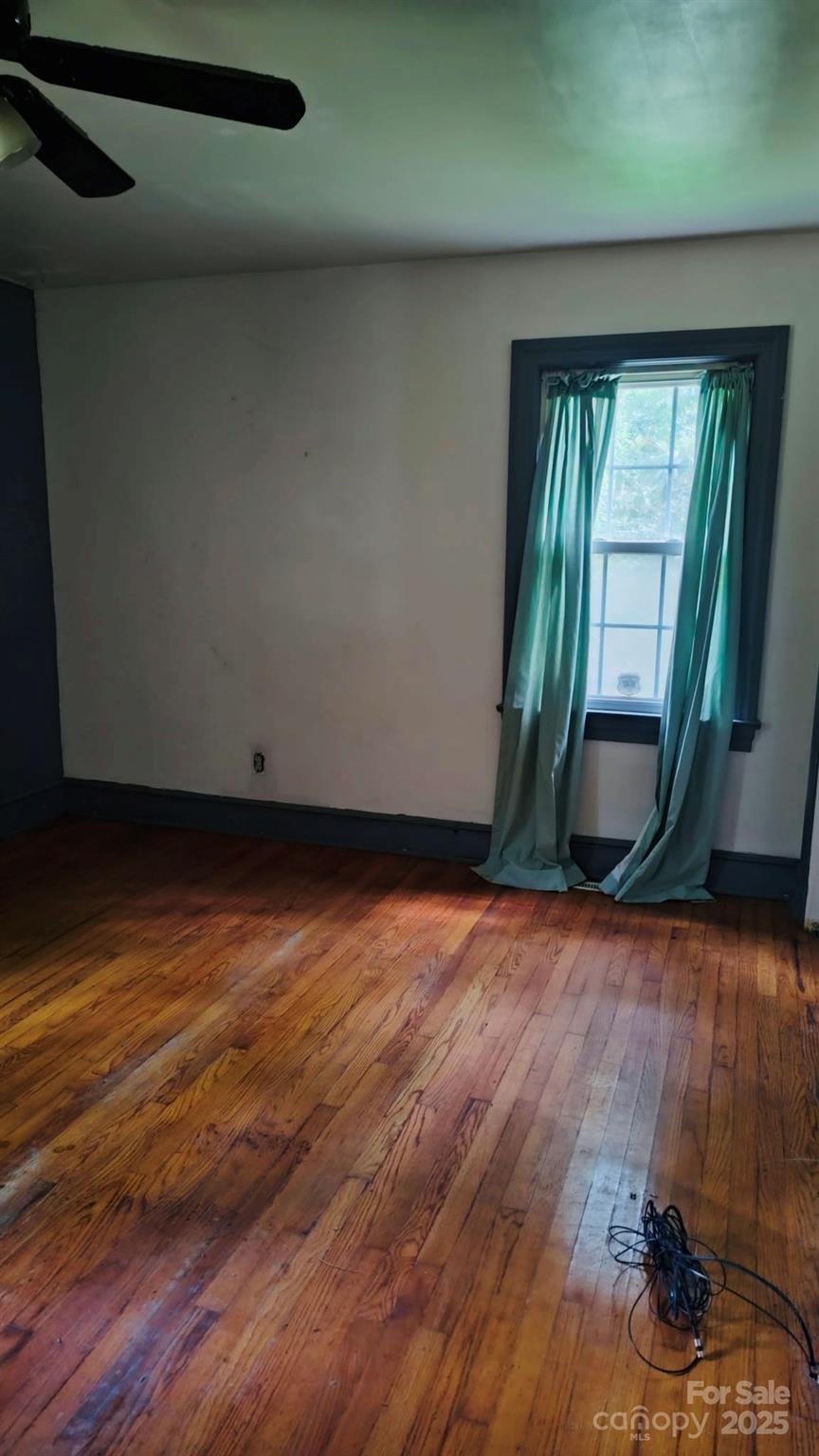 910 Parham Street Property Photo 8