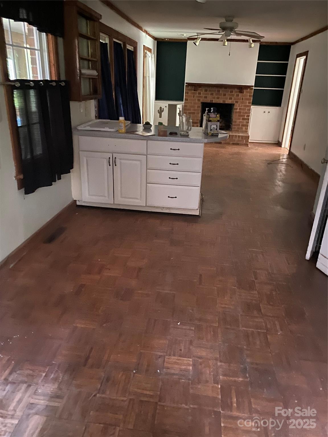 910 Parham Street Property Photo 10