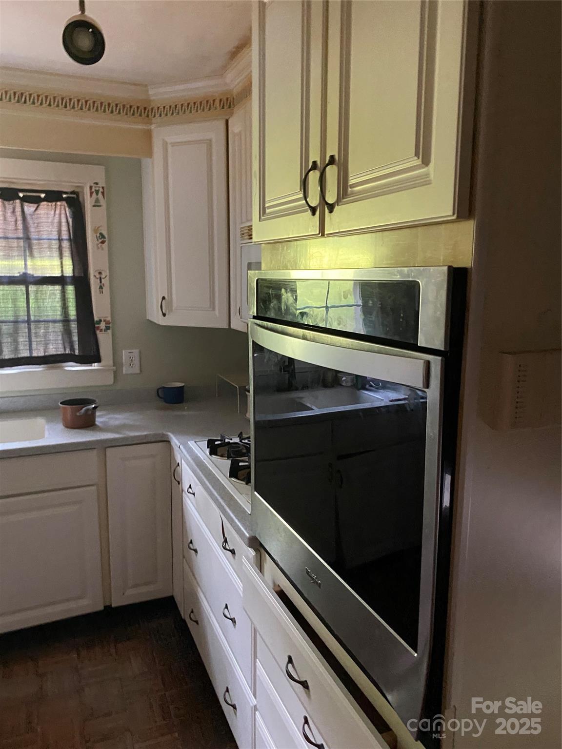 910 Parham Street Property Photo 11