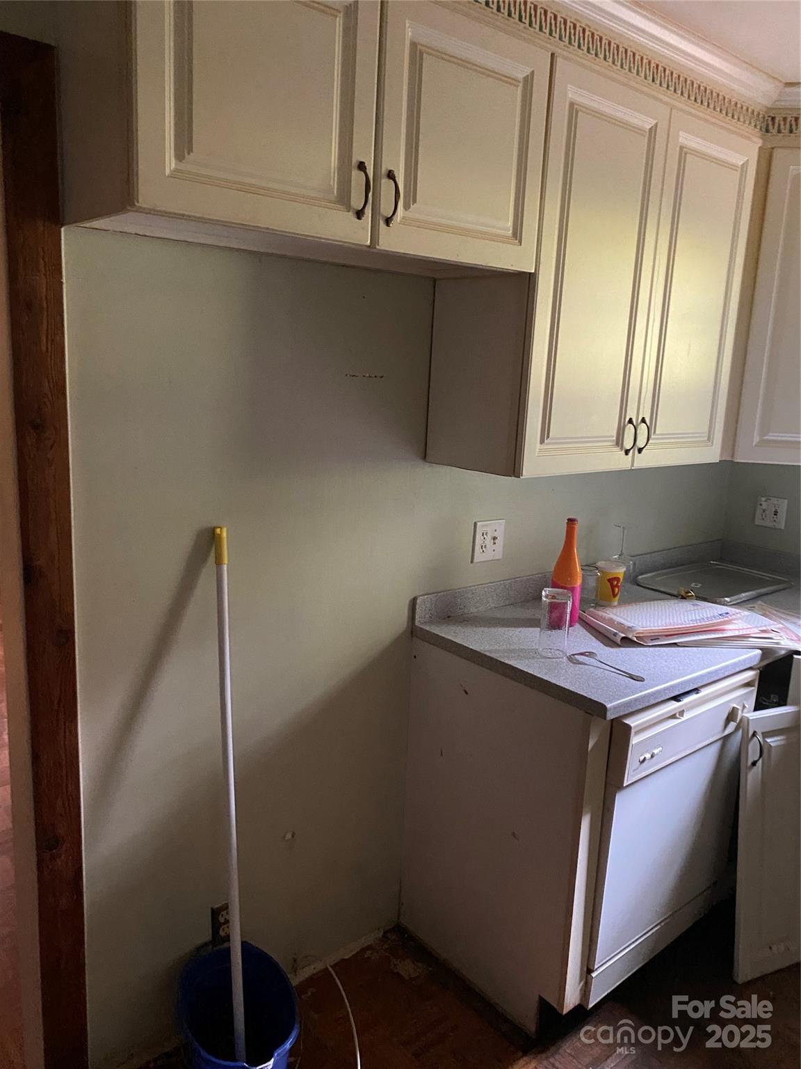 910 Parham Street Property Photo 13