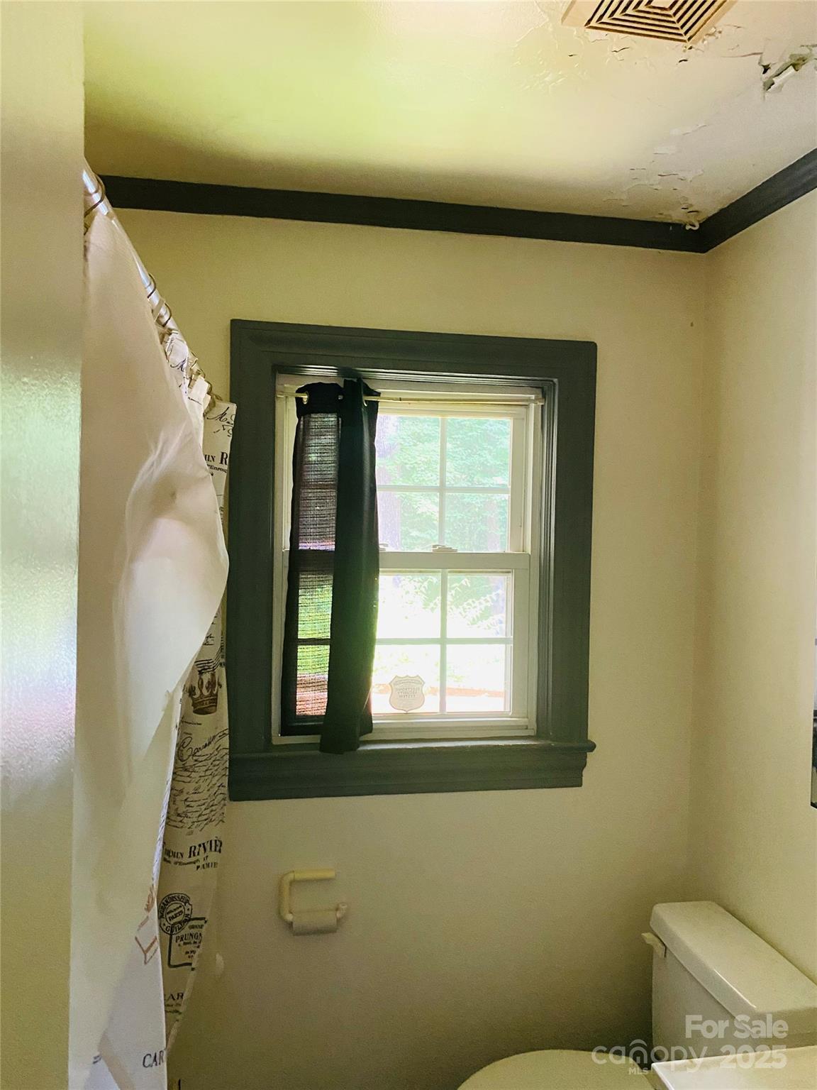 910 Parham Street Property Photo 14